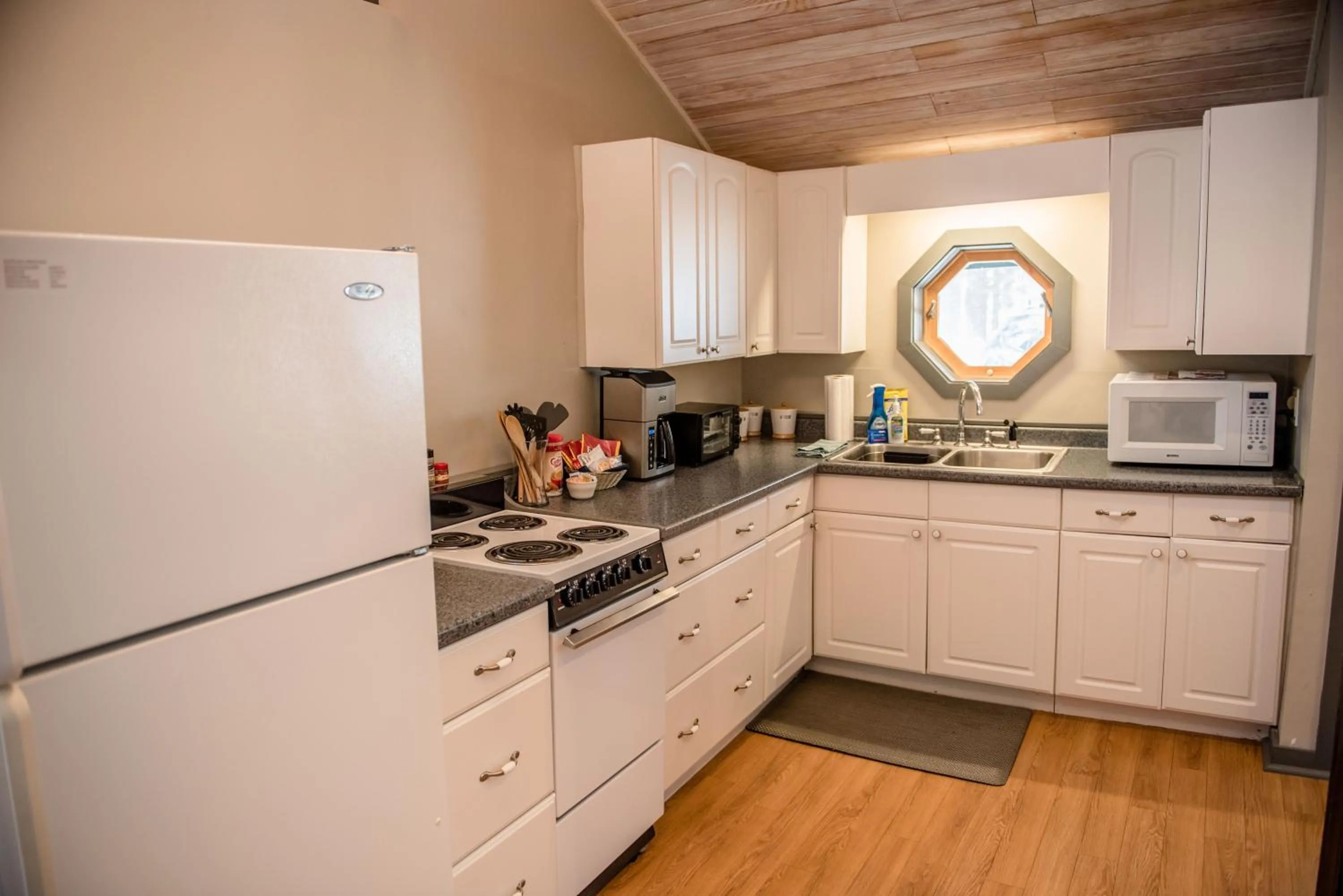 Kitchen or kitchenette in Brook Road Cabin