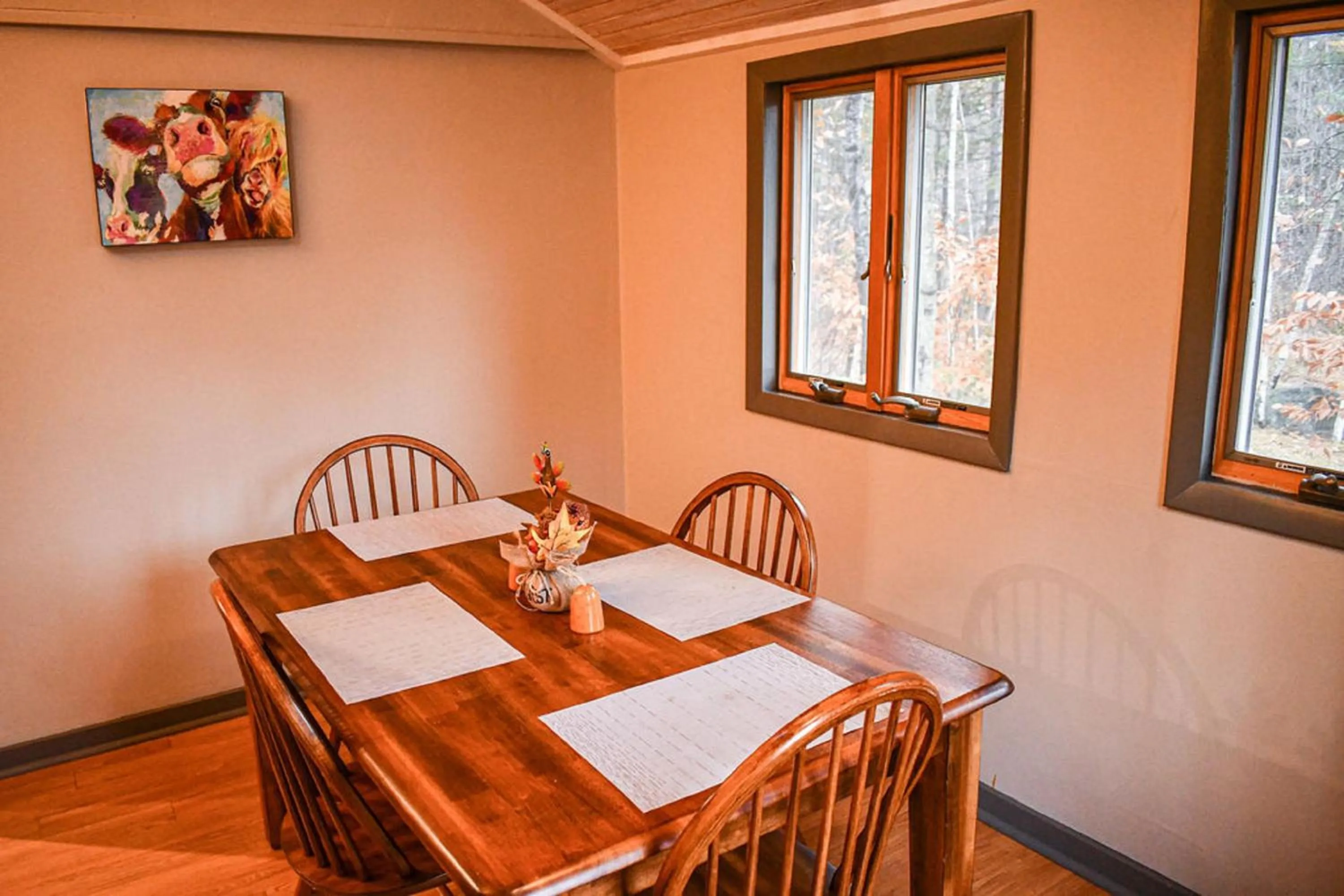 Dining area in Brook Road Cabin