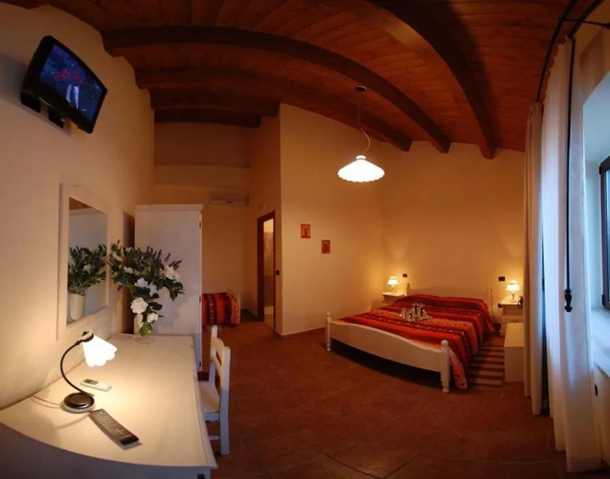 Photo of the whole room, Bed in Turismo Rurale Al Benefizio