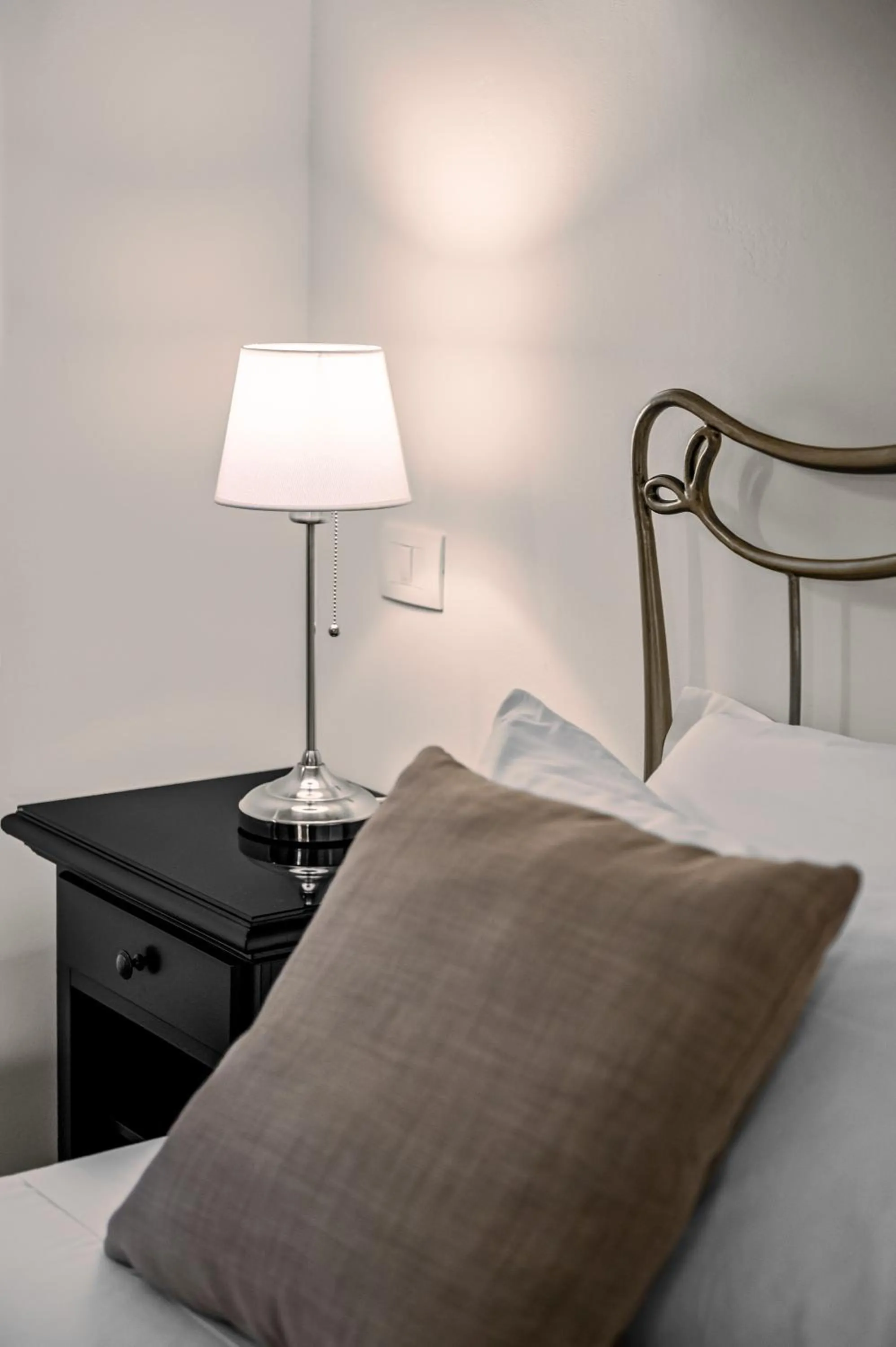 Decorative detail, Bed in Terra Dei Limoni