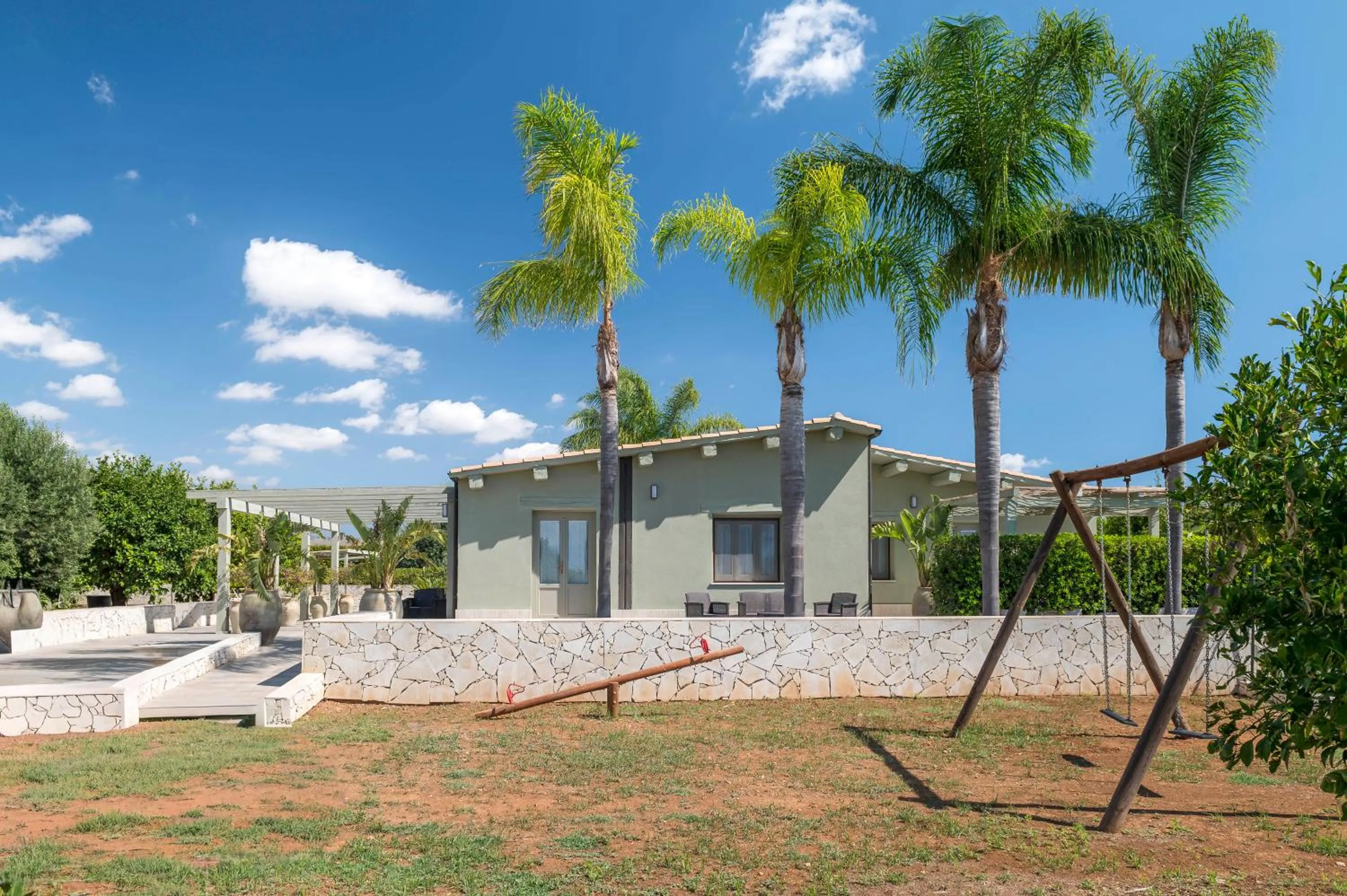 Inner courtyard view in Terra Dei Limoni