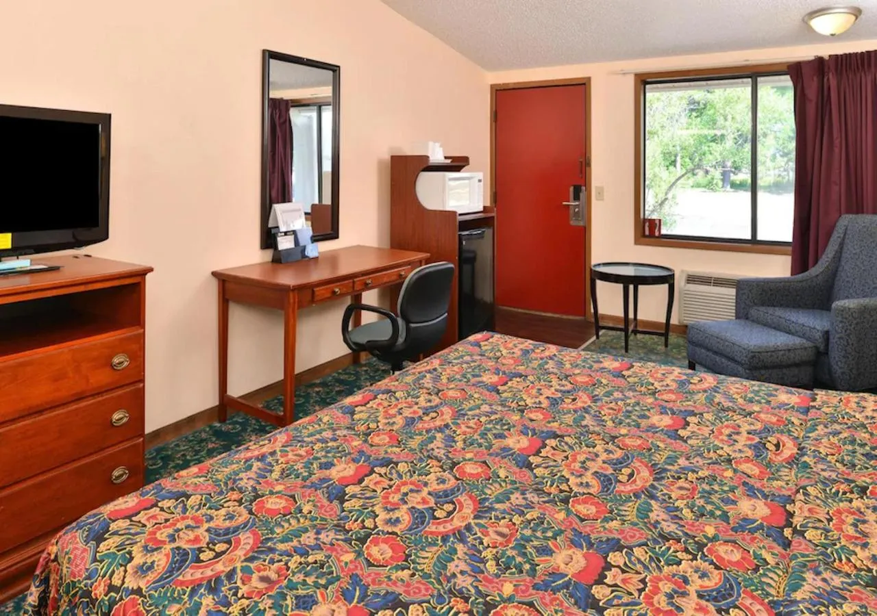 Photo of the whole room, Bed in Nation's Inn Kinston