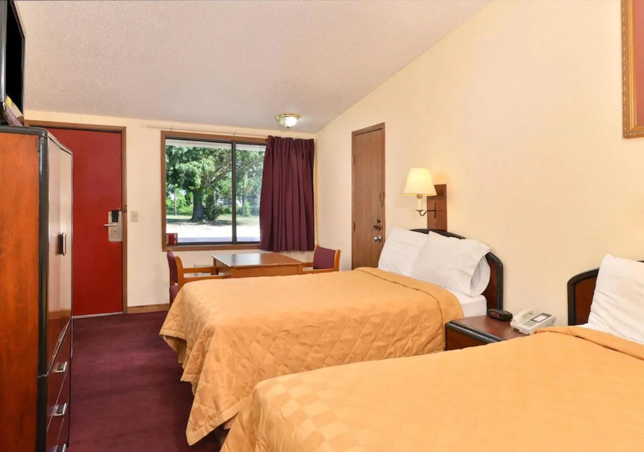 Photo of the whole room, Bed in Nation's Inn Kinston