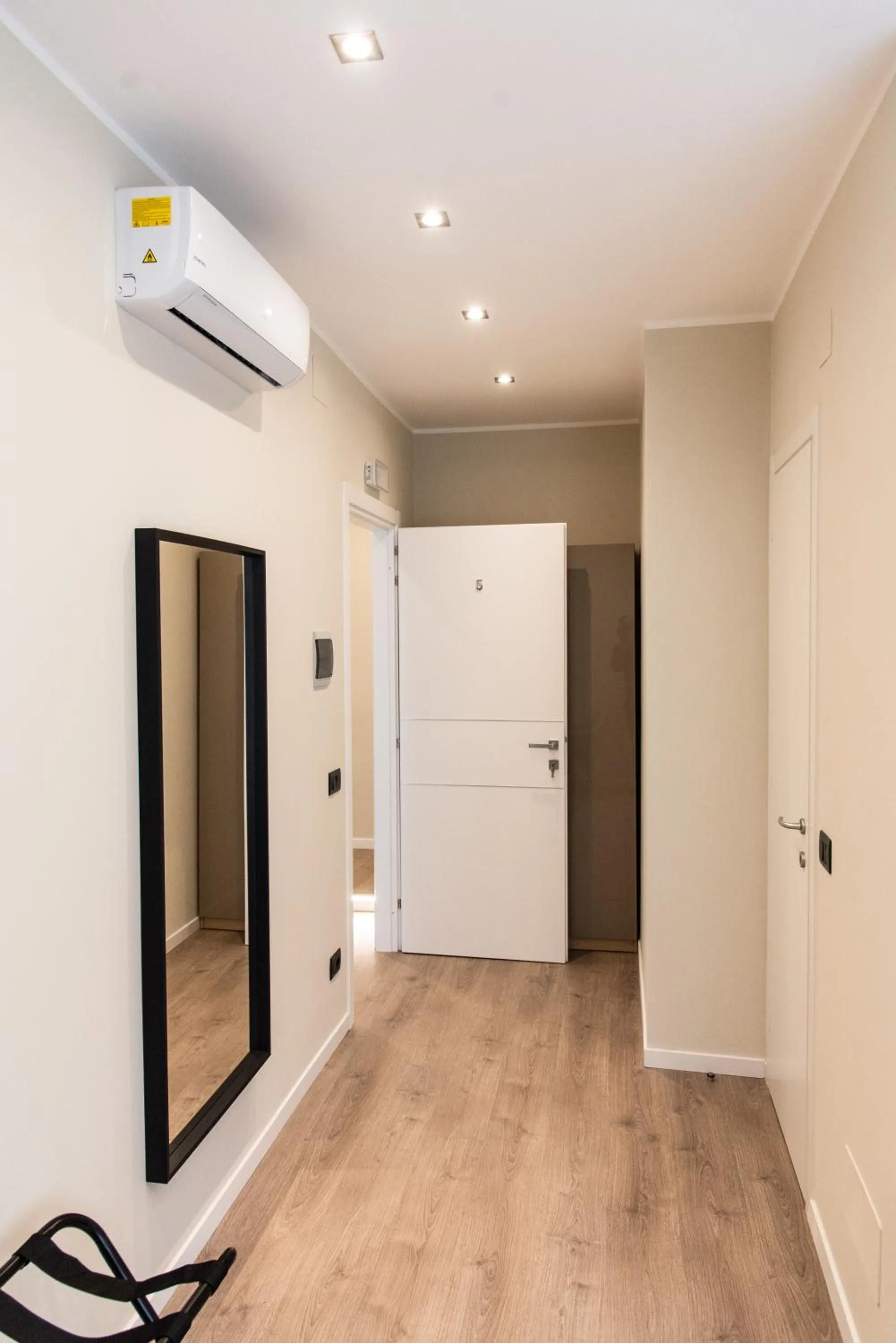 Photo of the whole room in XXIV Domus Luxury Suites