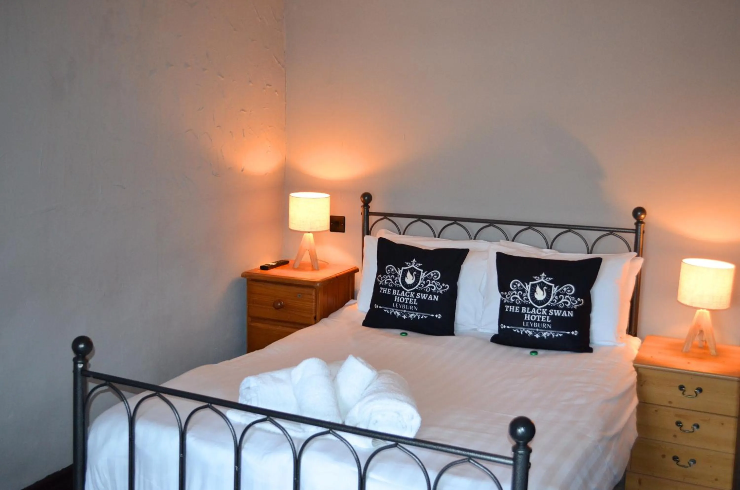 Bed in The Black Swan Hotel