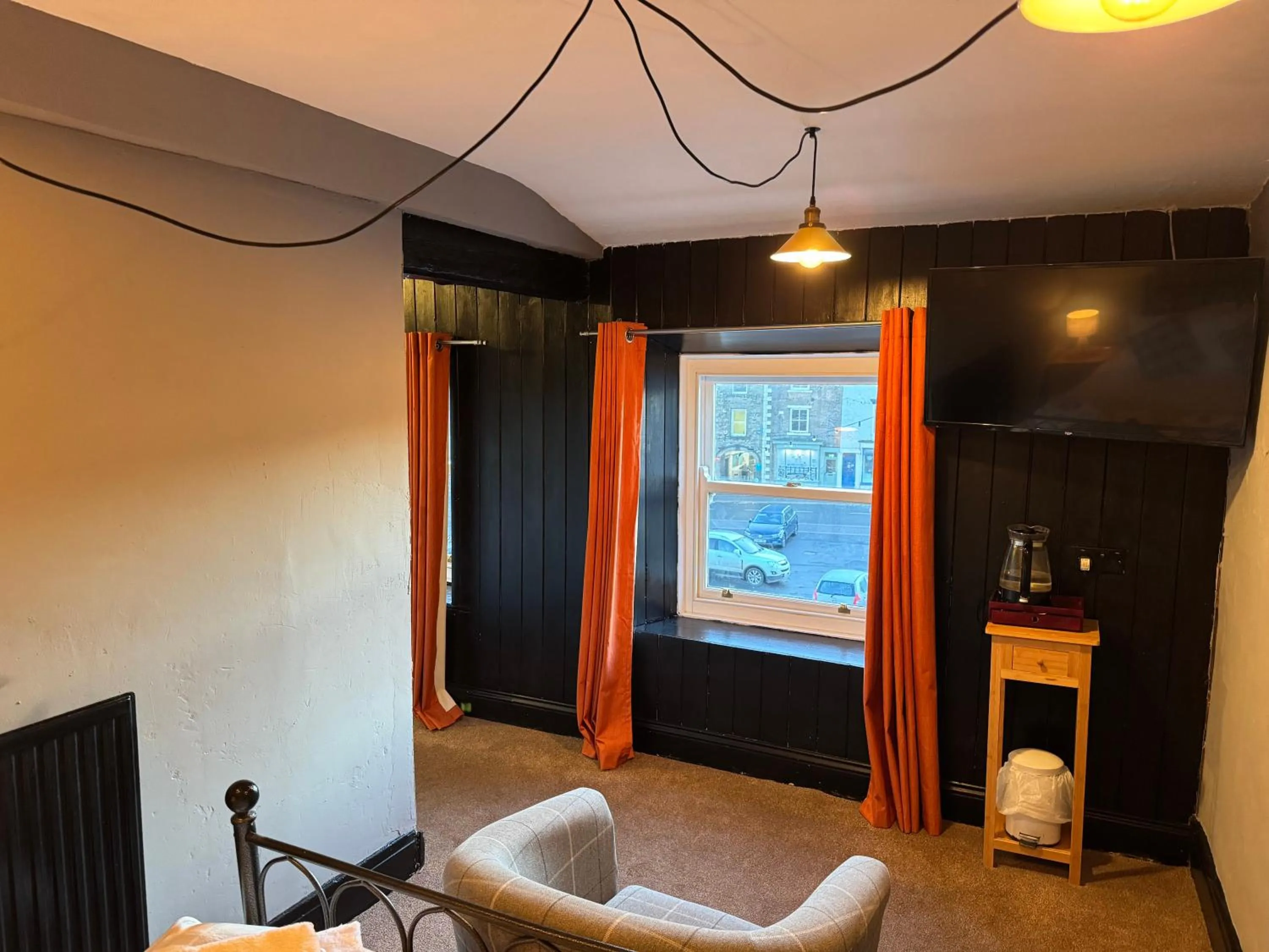 Bedroom in The Black Swan Hotel