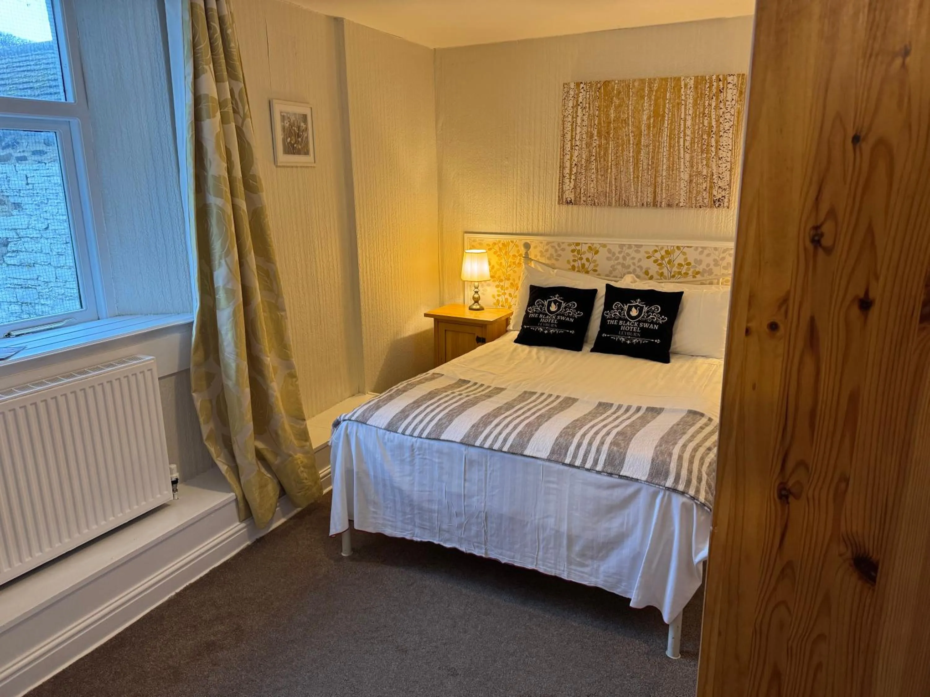 Bedroom in The Black Swan Hotel