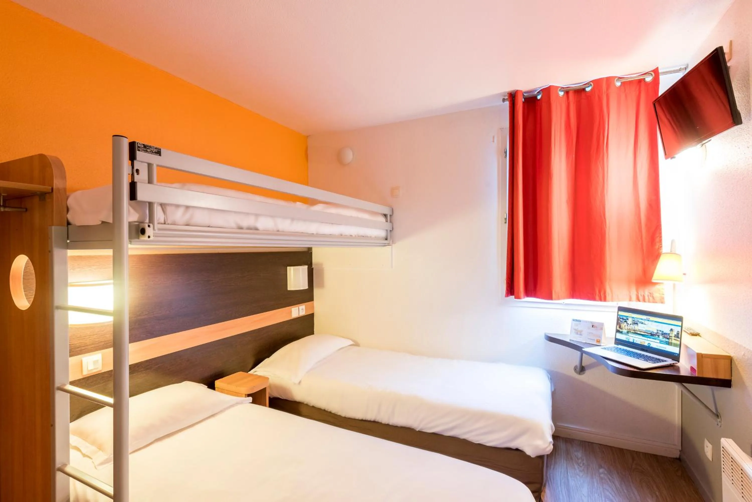 Property building, Bed in Premiere Classe Annecy Nord - Epagny