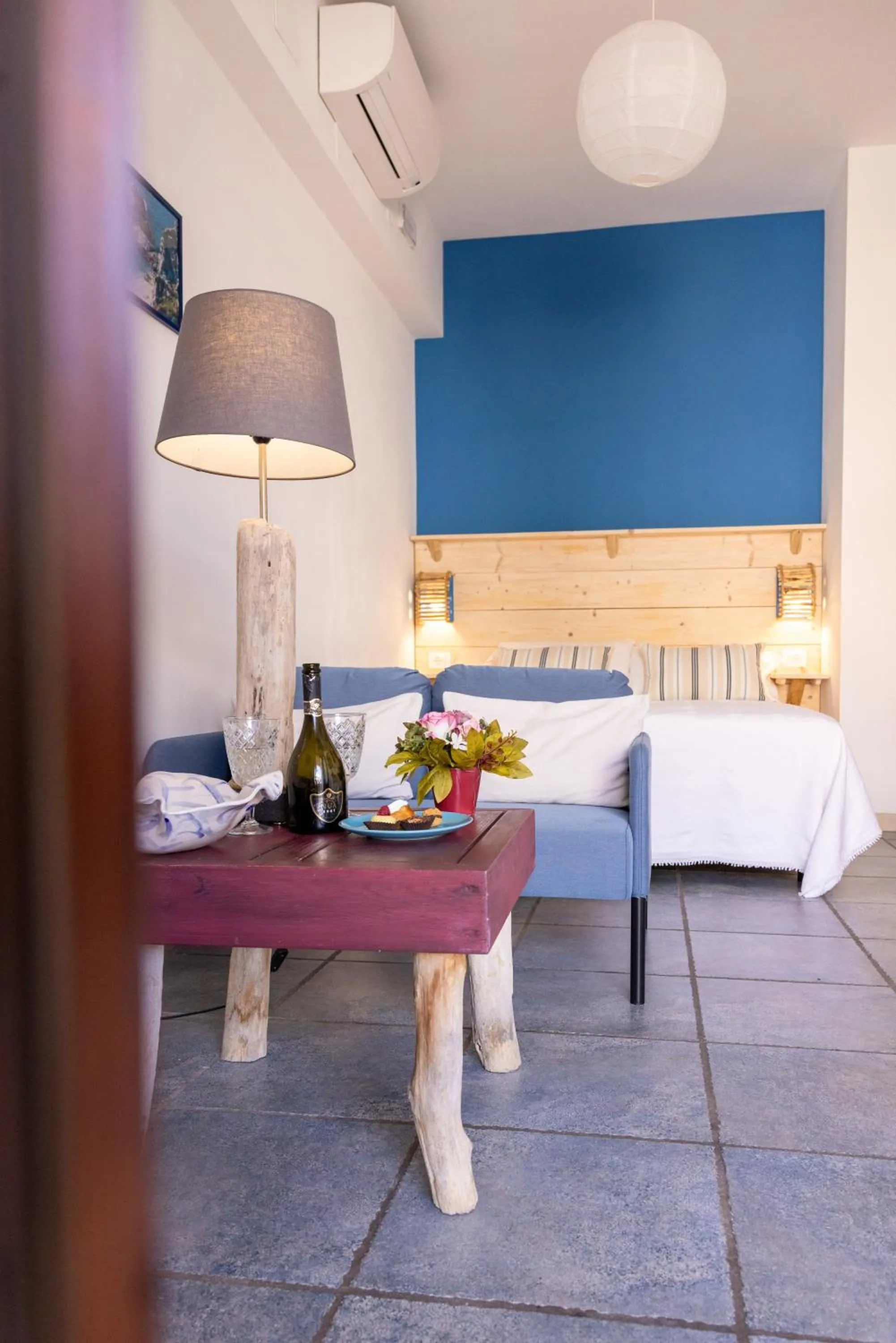 Photo of the whole room in Arcobaleno Tropea centro