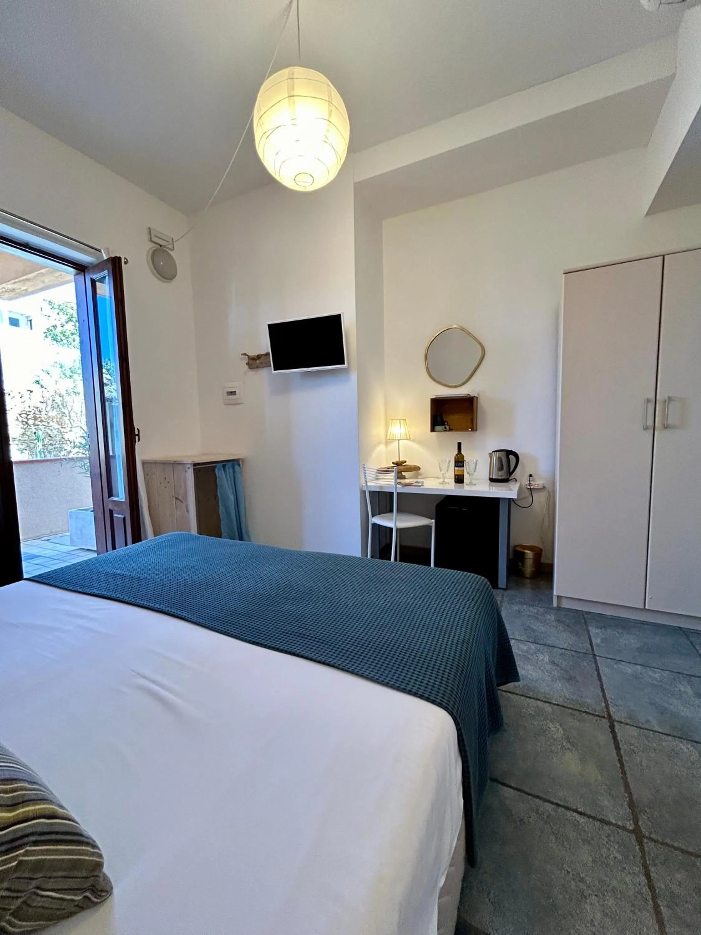 Photo of the whole room, Bed in Arcobaleno Tropea centro