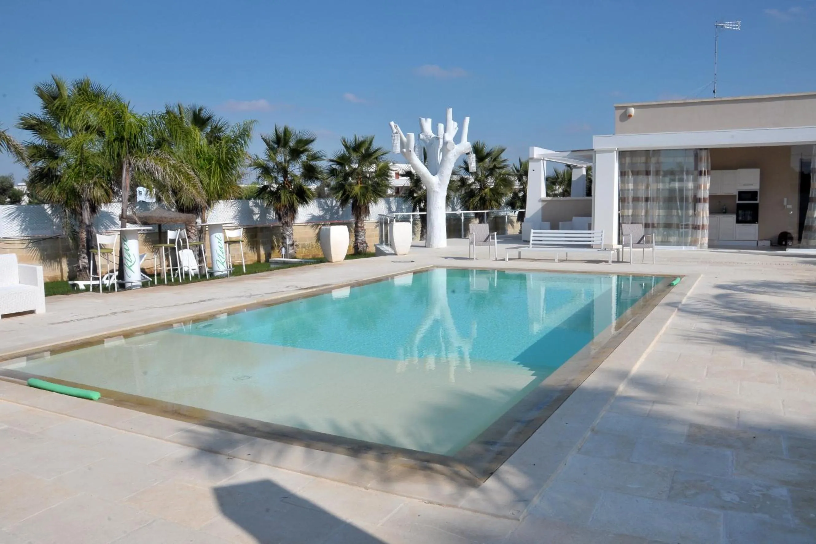 Property building in Sant Isidoro suite