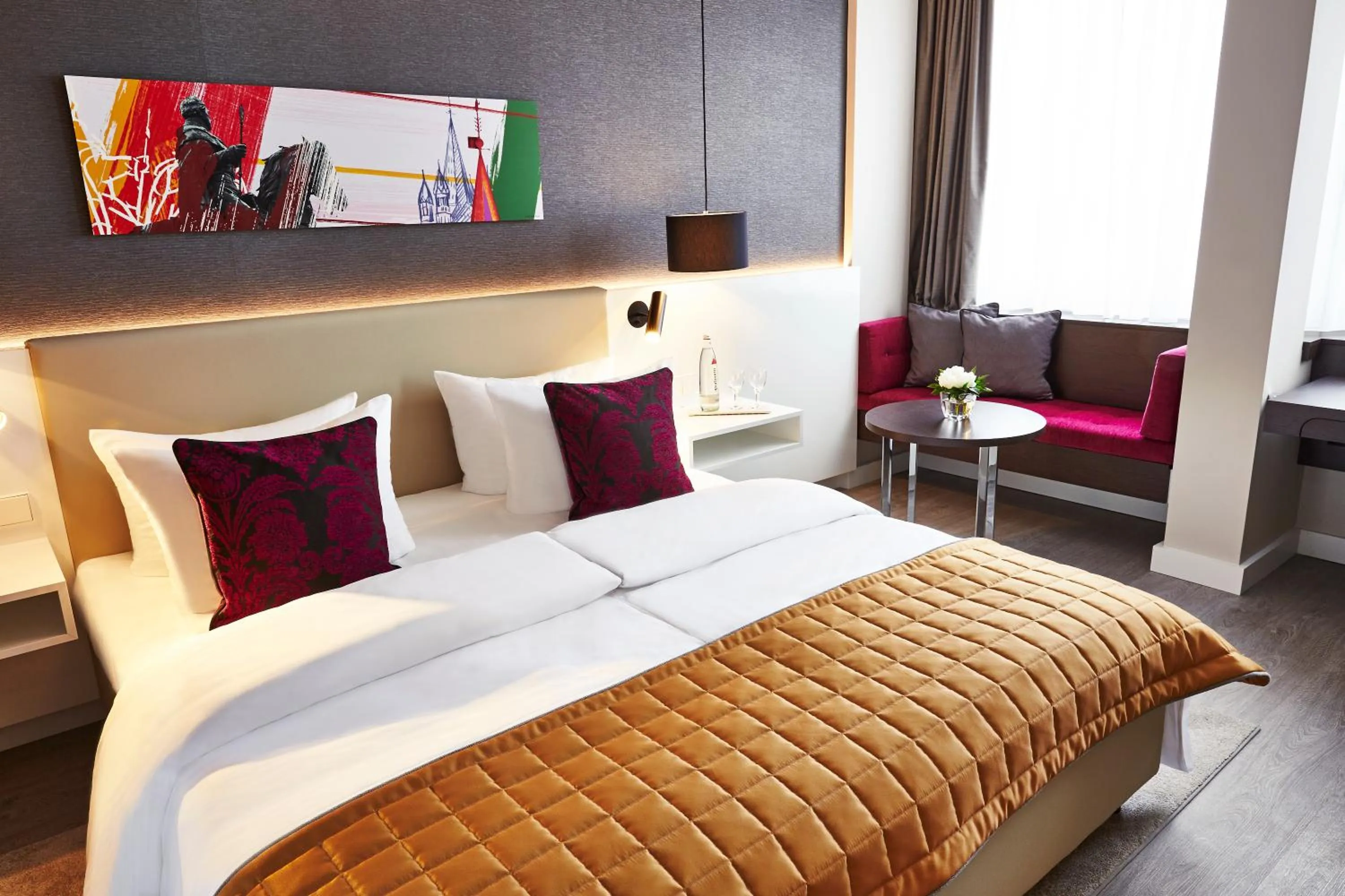 Photo of the whole room, Bed in Steigenberger Hotel Köln