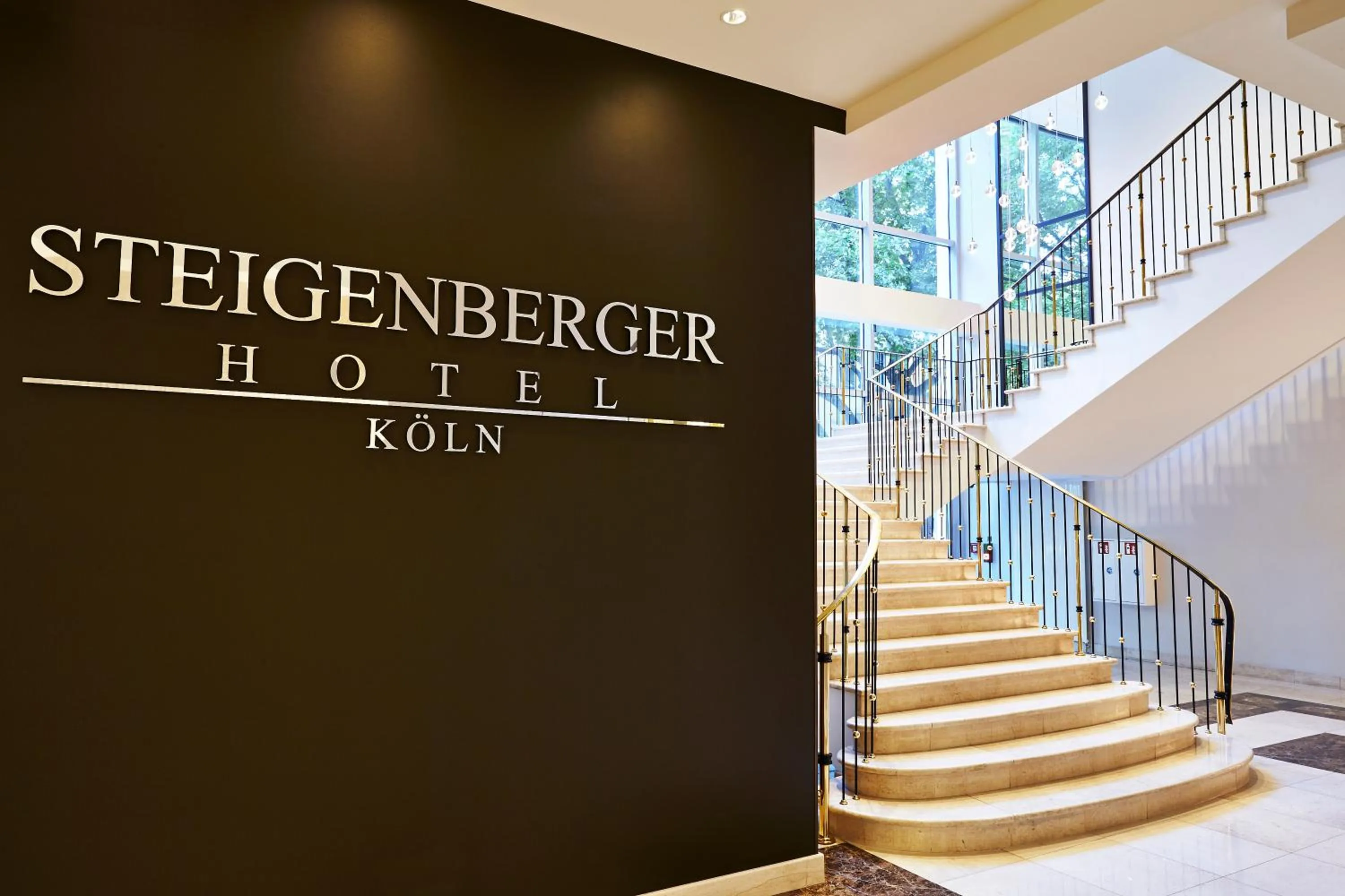 Lobby or reception in Steigenberger Hotel Köln
