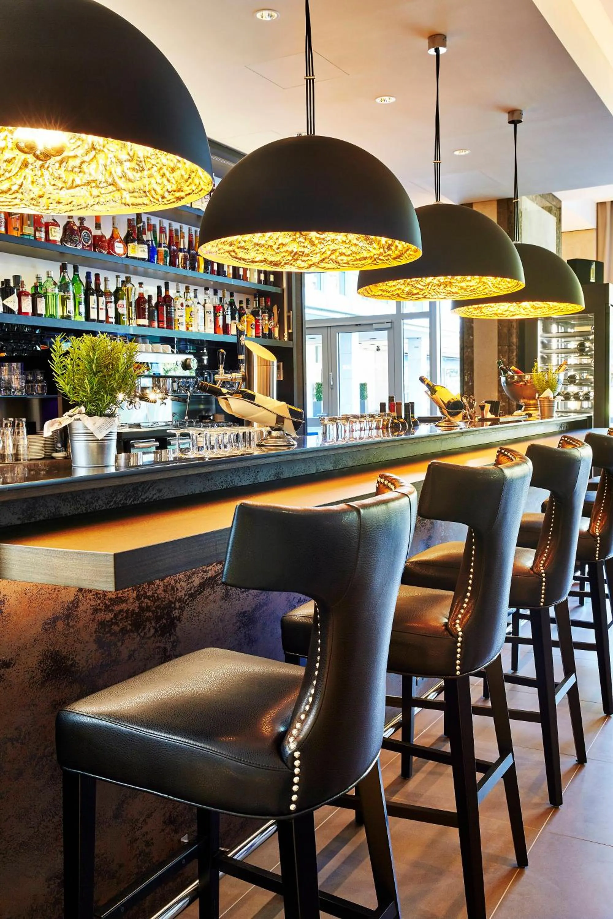 Lounge or bar in Steigenberger Hotel Köln