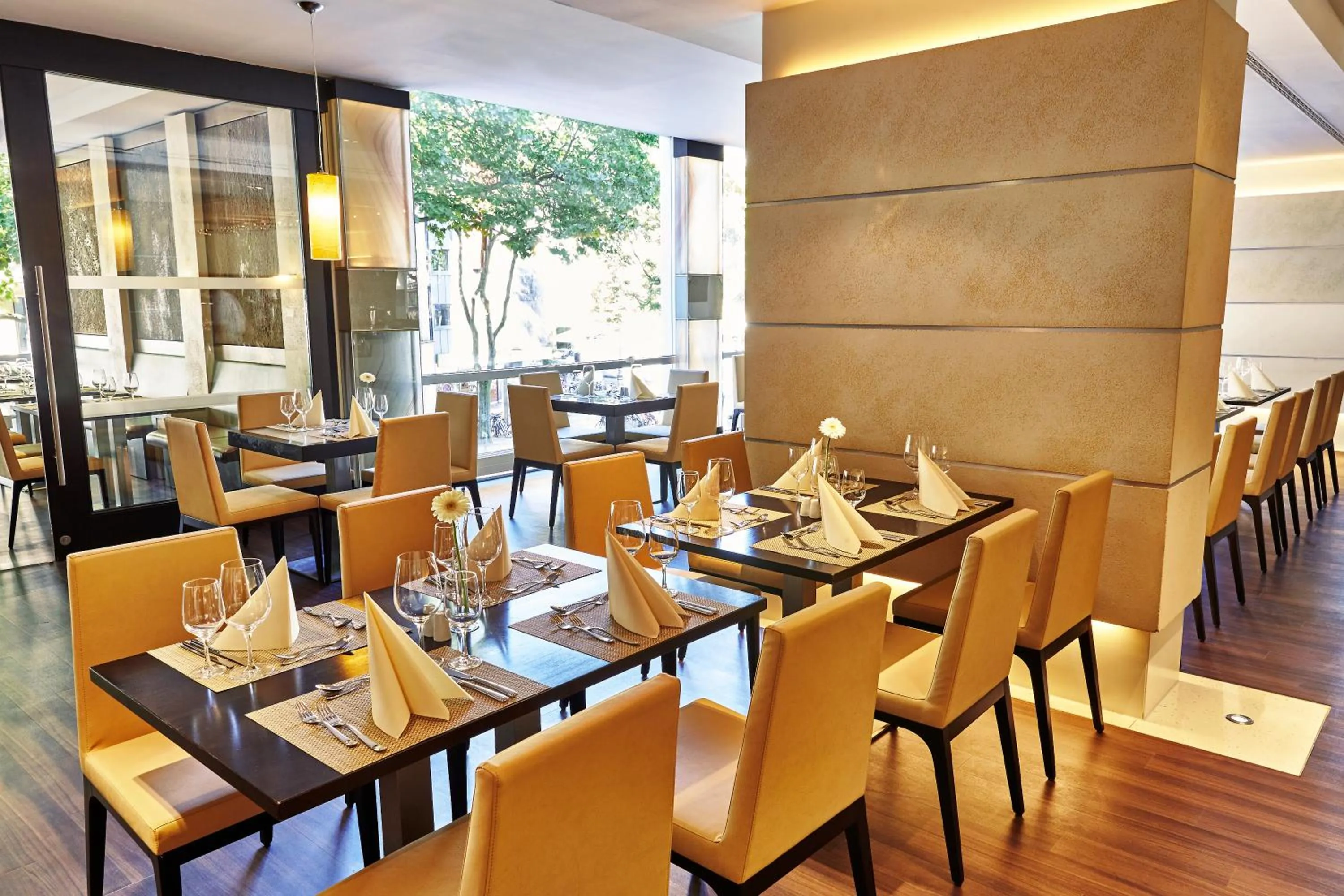 Restaurant/places to eat in Steigenberger Hotel Köln