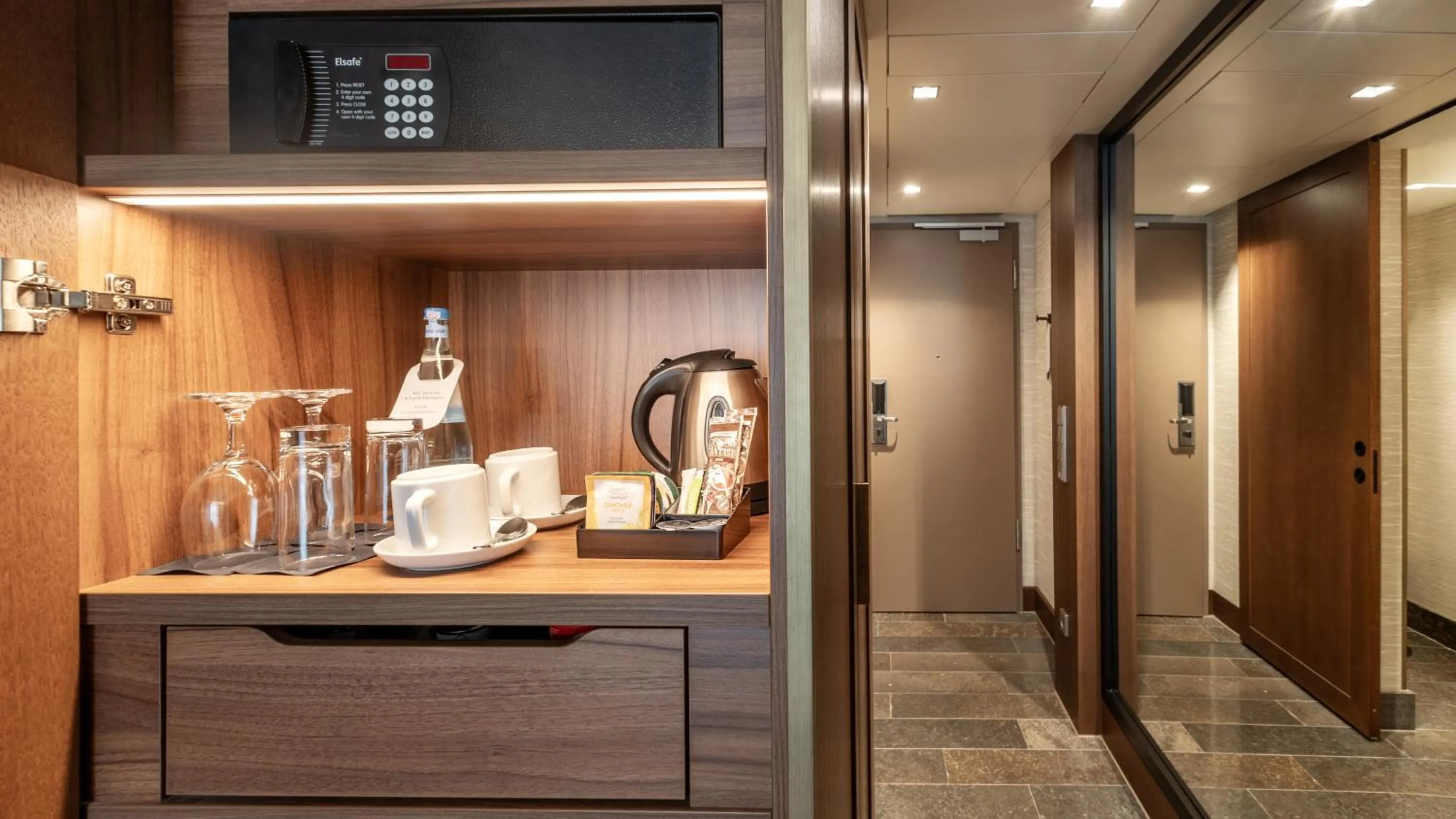 Coffee/tea facilities in InterContinental Berlin by IHG