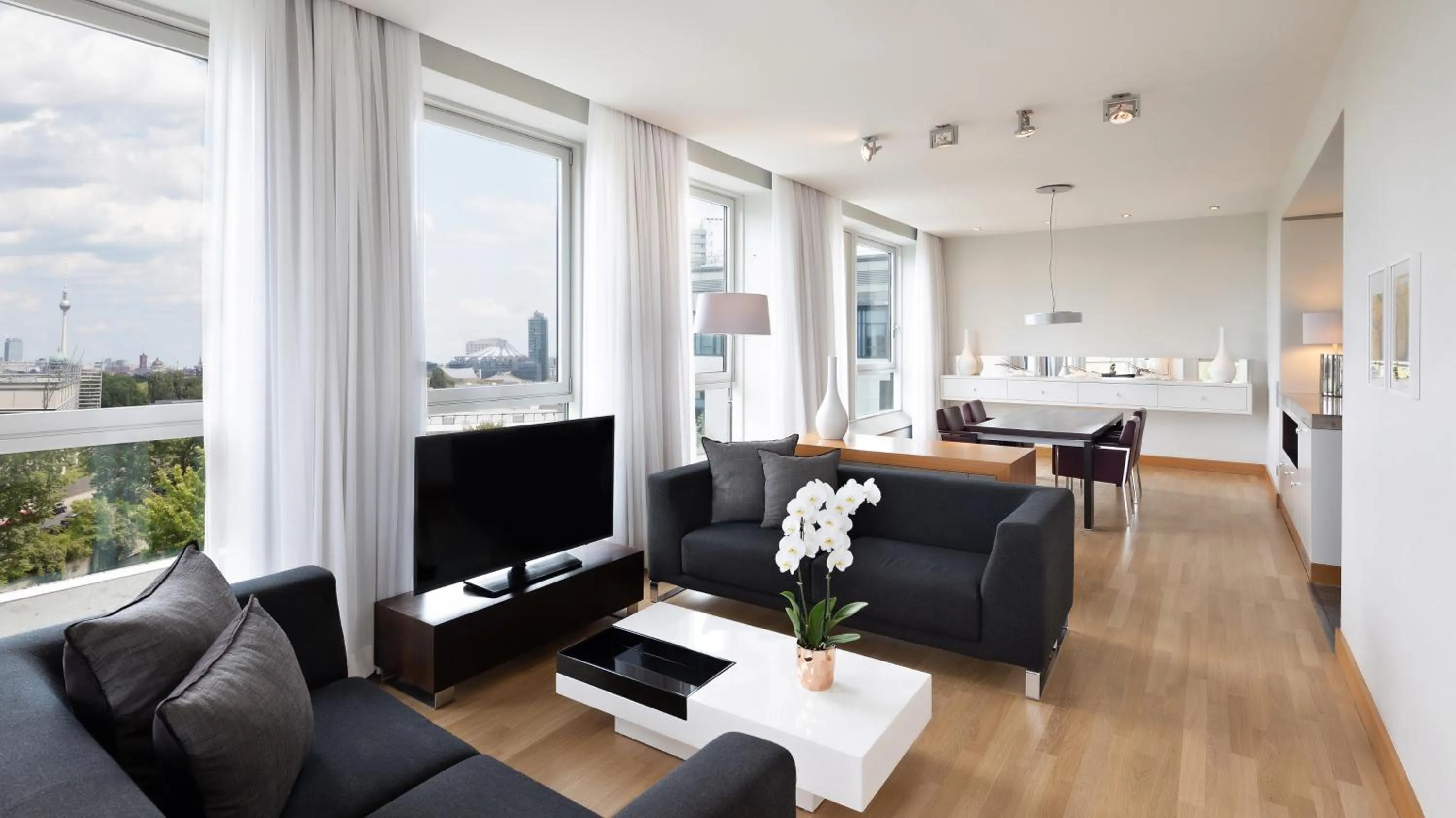 TV and multimedia in InterContinental Berlin by IHG