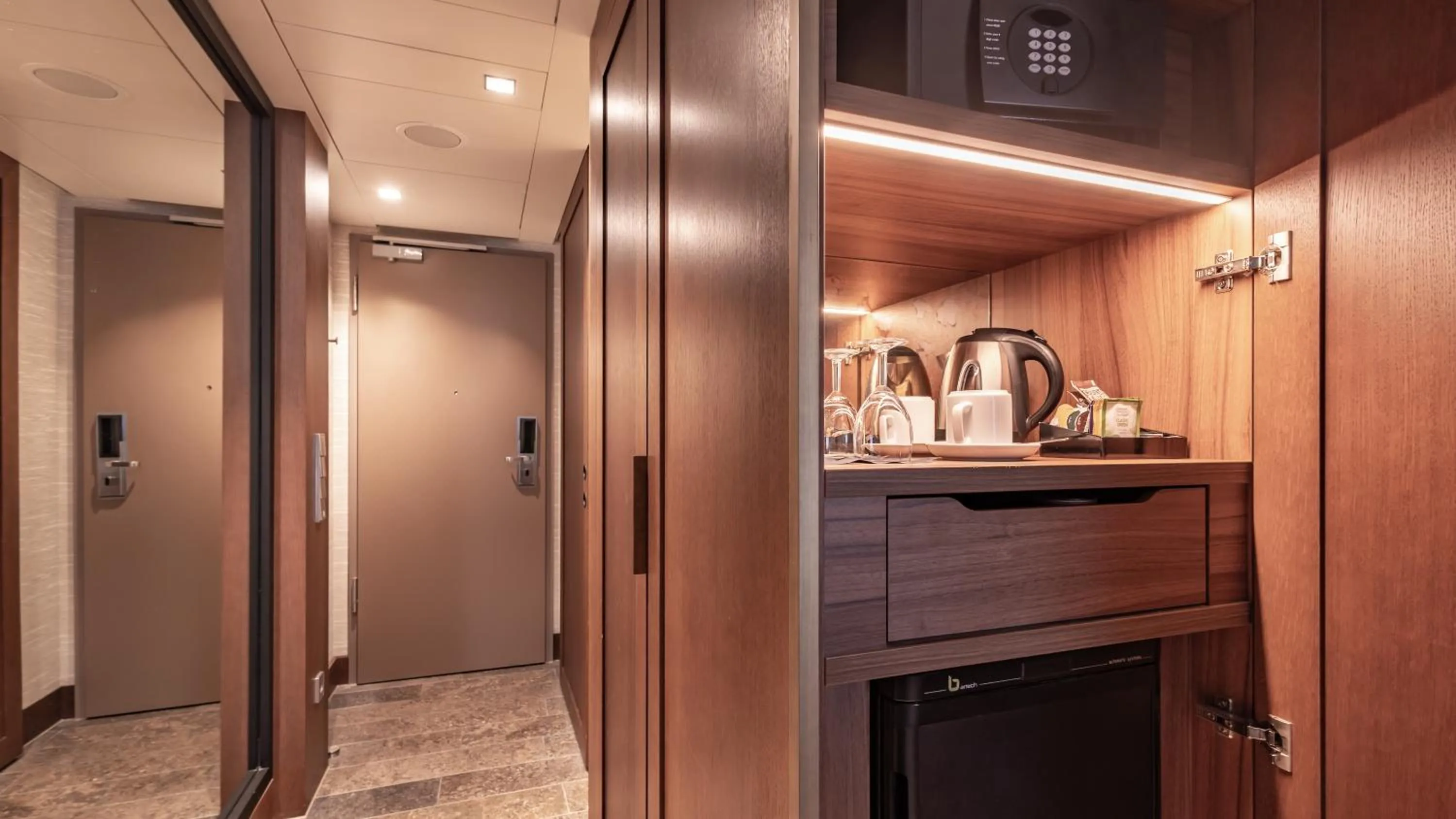 Coffee/tea facilities in InterContinental Berlin by IHG