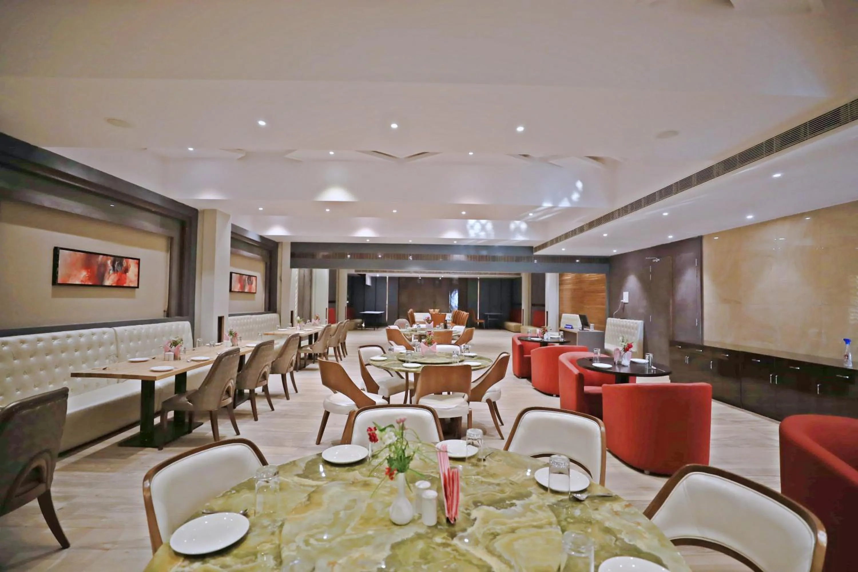 Restaurant/places to eat in Bindiram Express by ShriGo Hotels