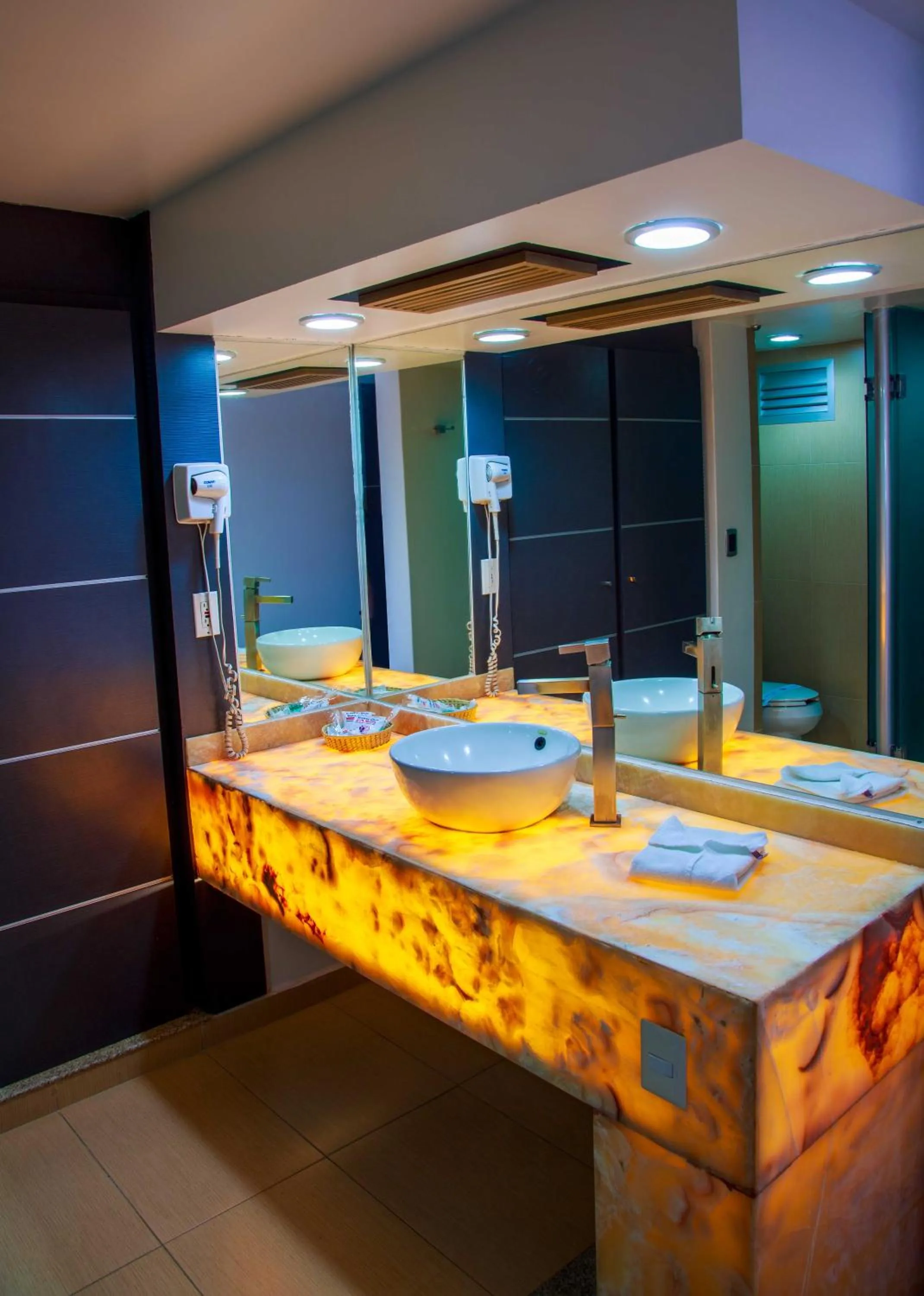 Bathroom in Hotel Ibiza Plaza