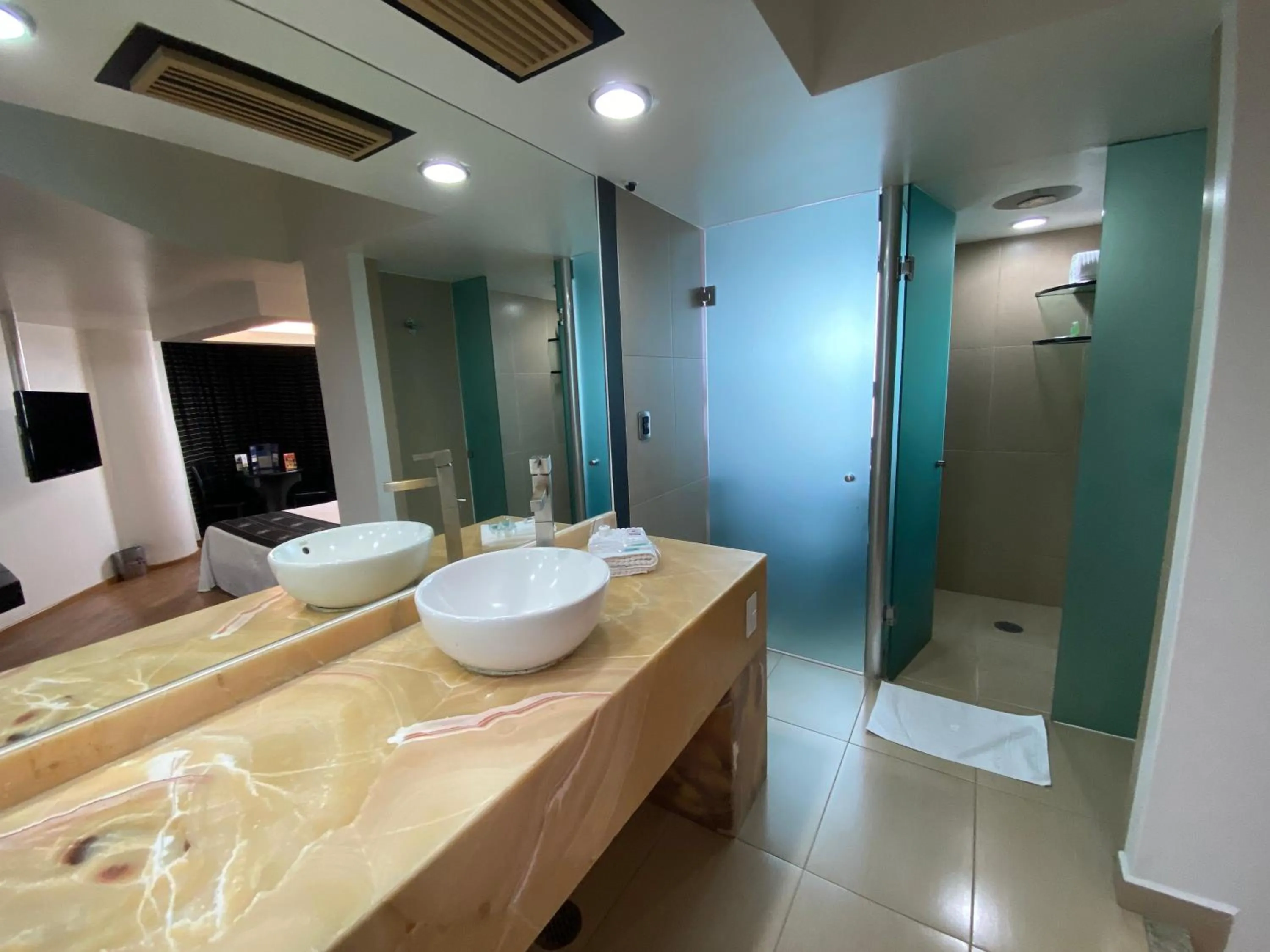 Bathroom in Hotel Ibiza Plaza