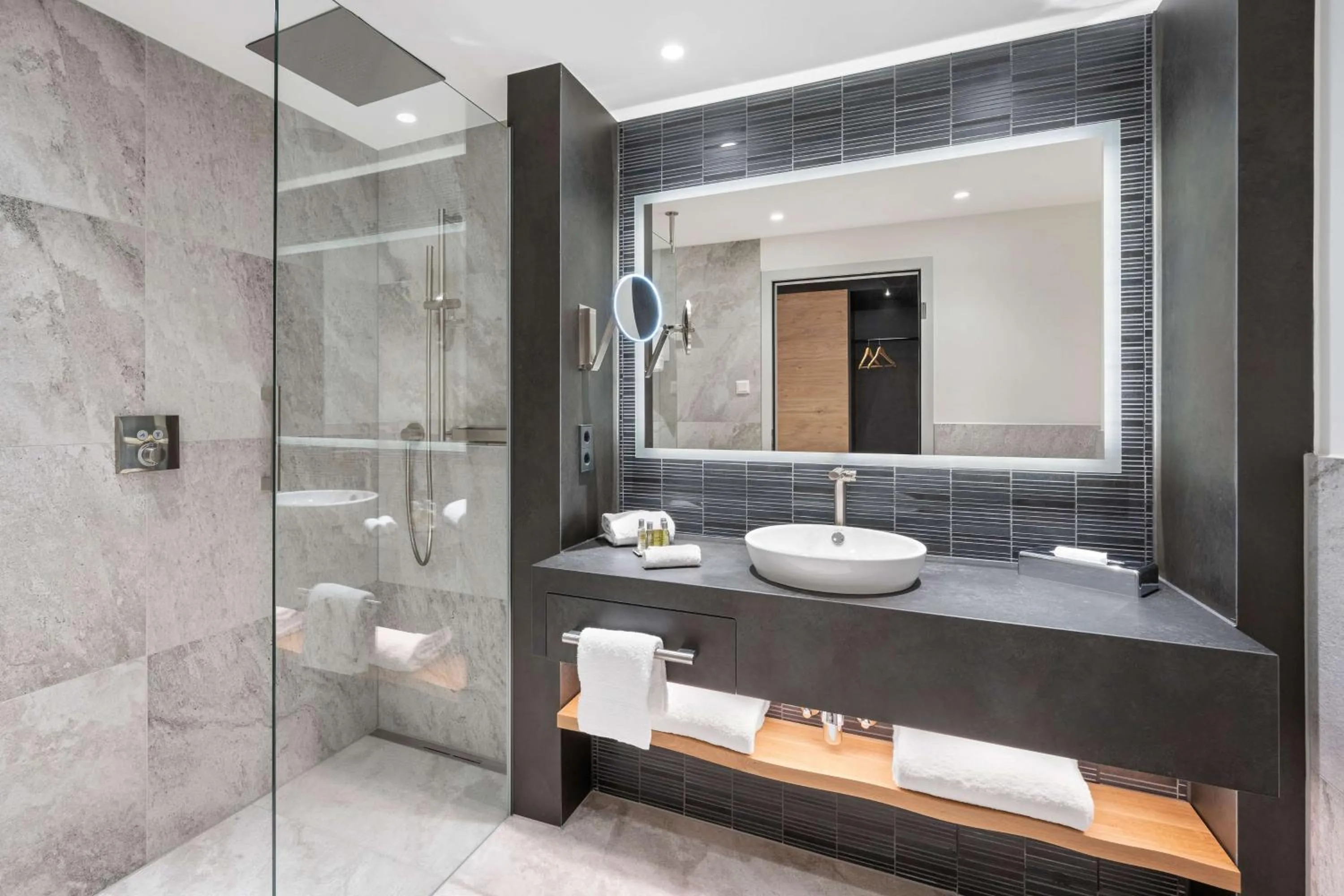 Bathroom in Hilton Munich Airport