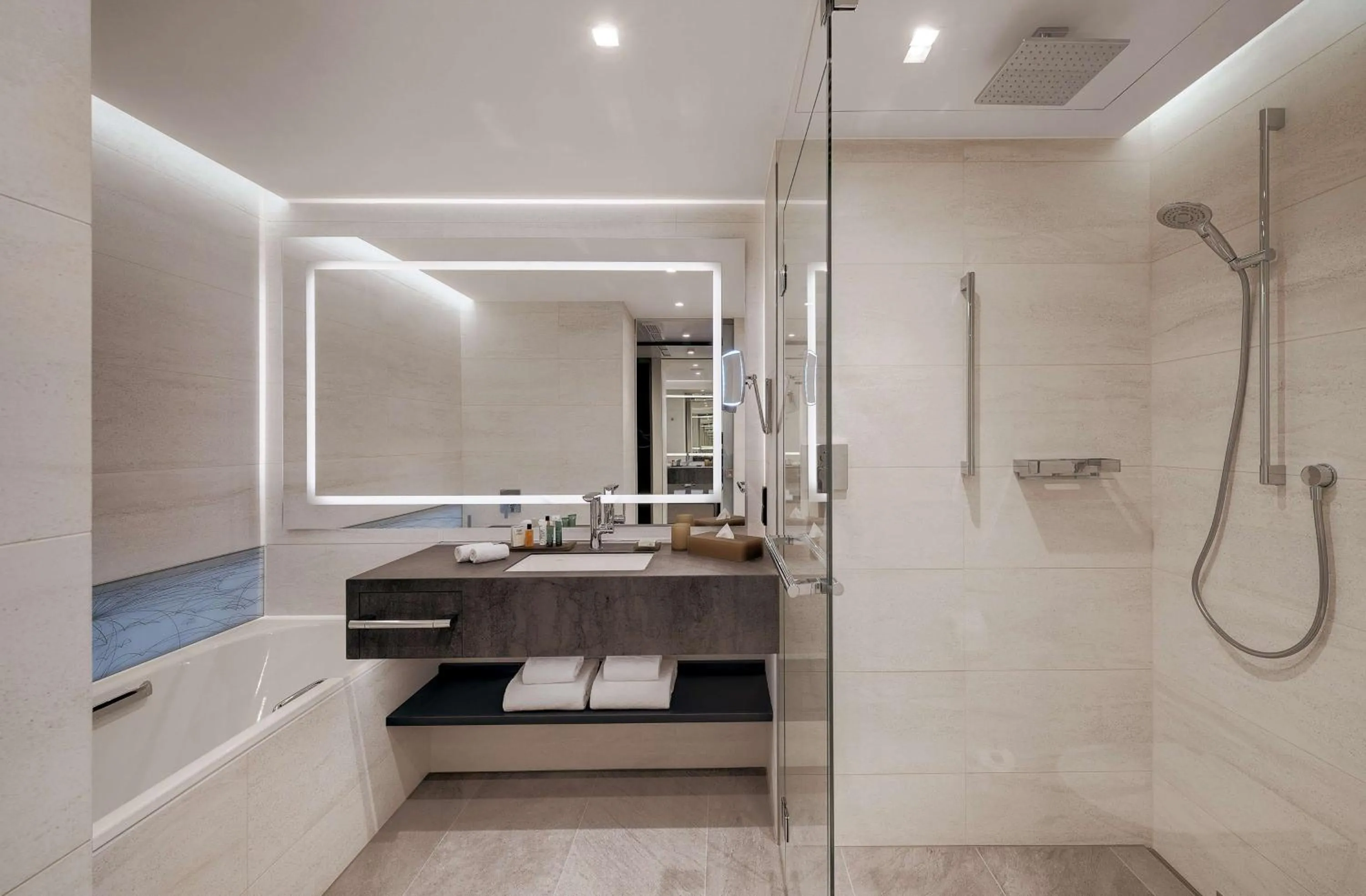 Bathroom in Hilton Munich Airport