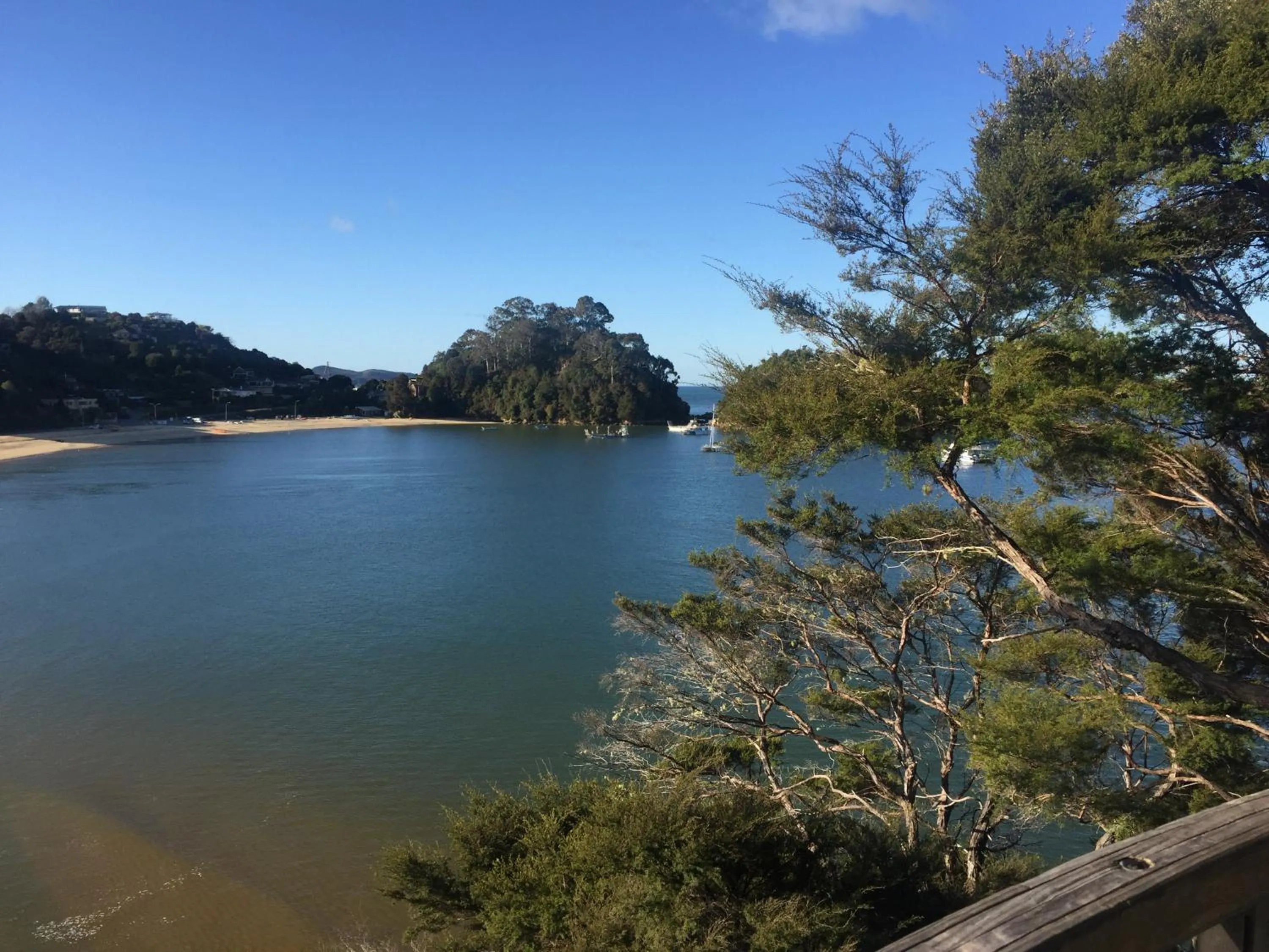 Beach in Kaiteriteri Abel Tasman Inlet Views