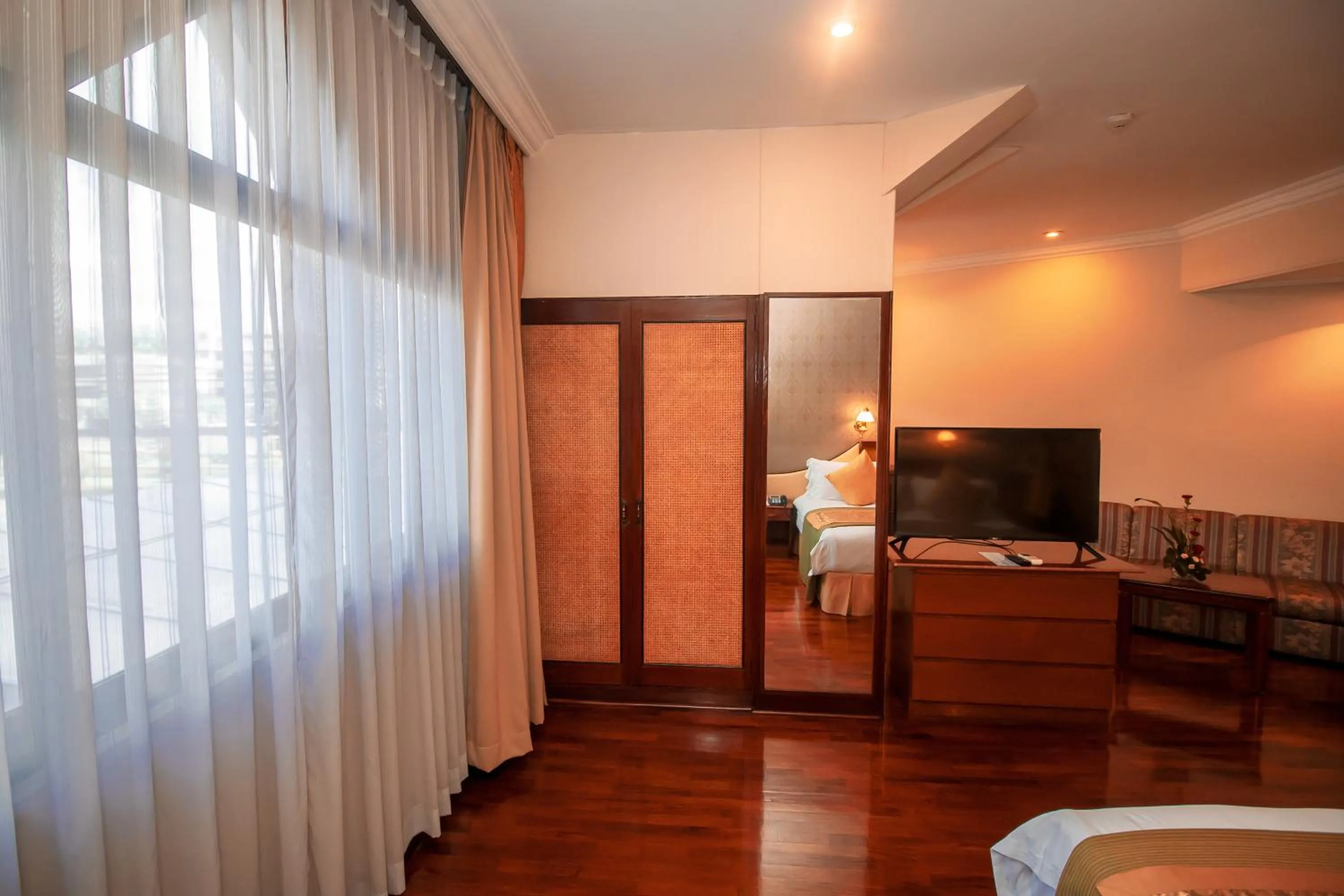 Property building, Bed in LAOTEL VIENTIANE