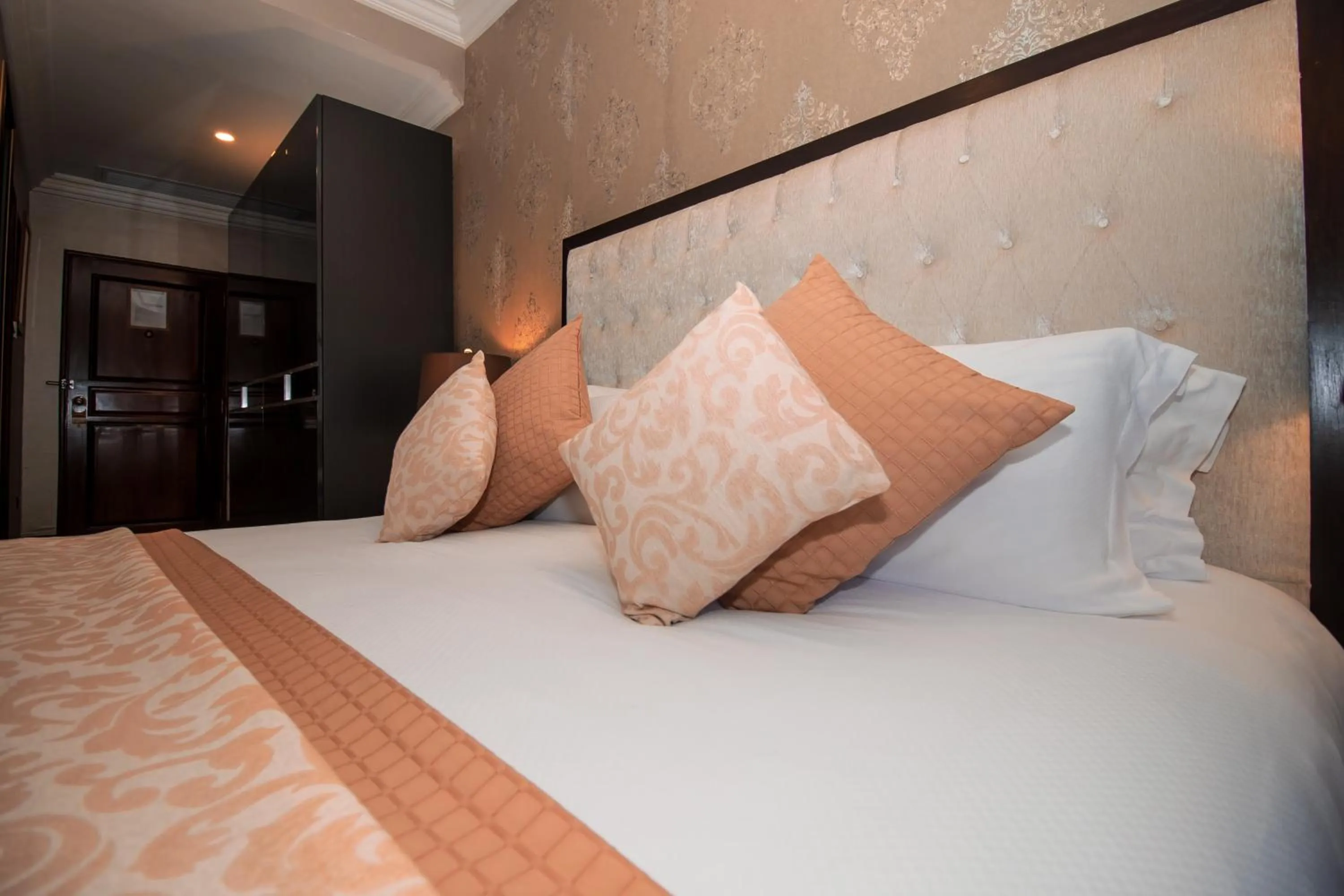 Living room, Bed in LAOTEL VIENTIANE