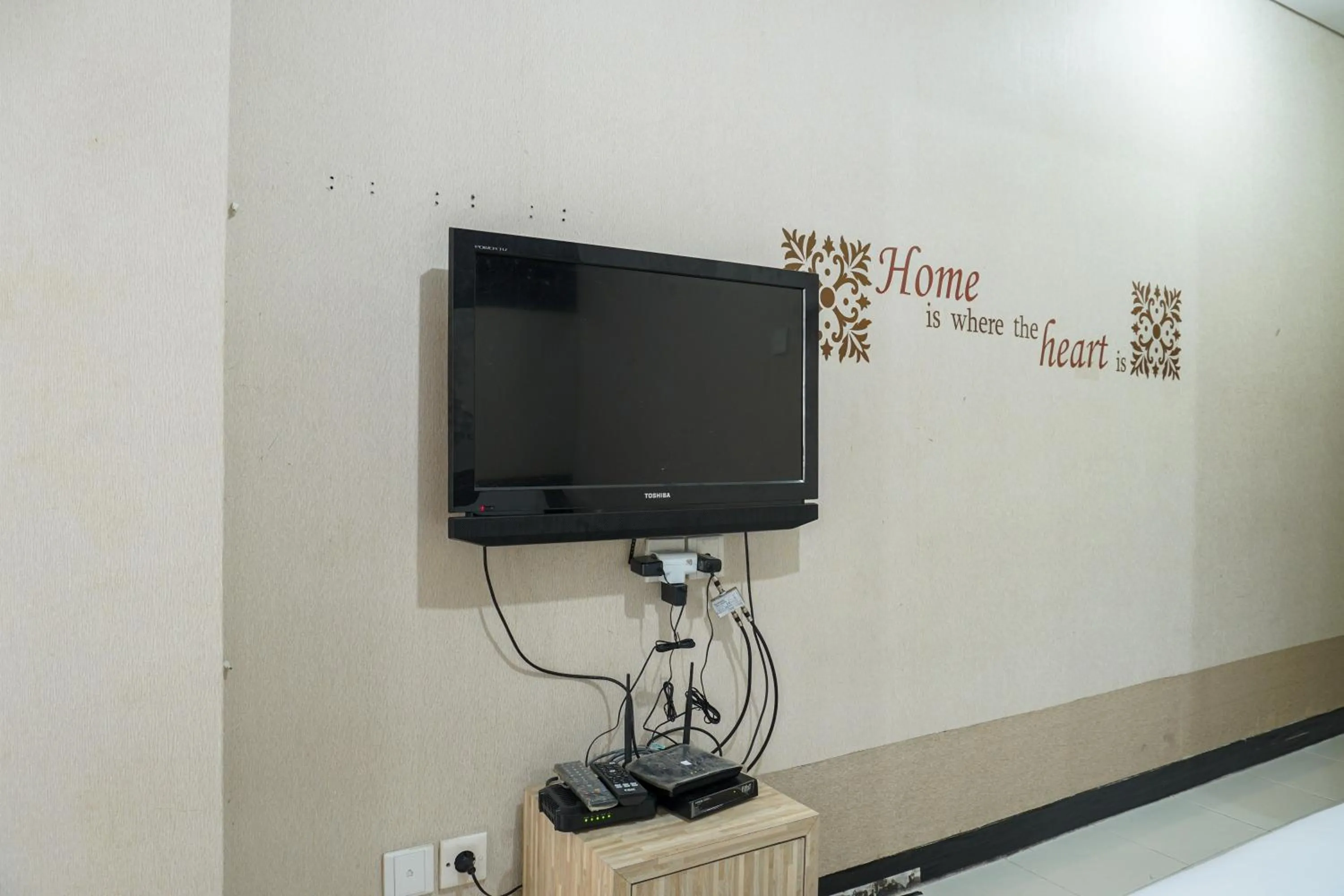 Elegant Studio Apartment at Nifarro Park By Travelio