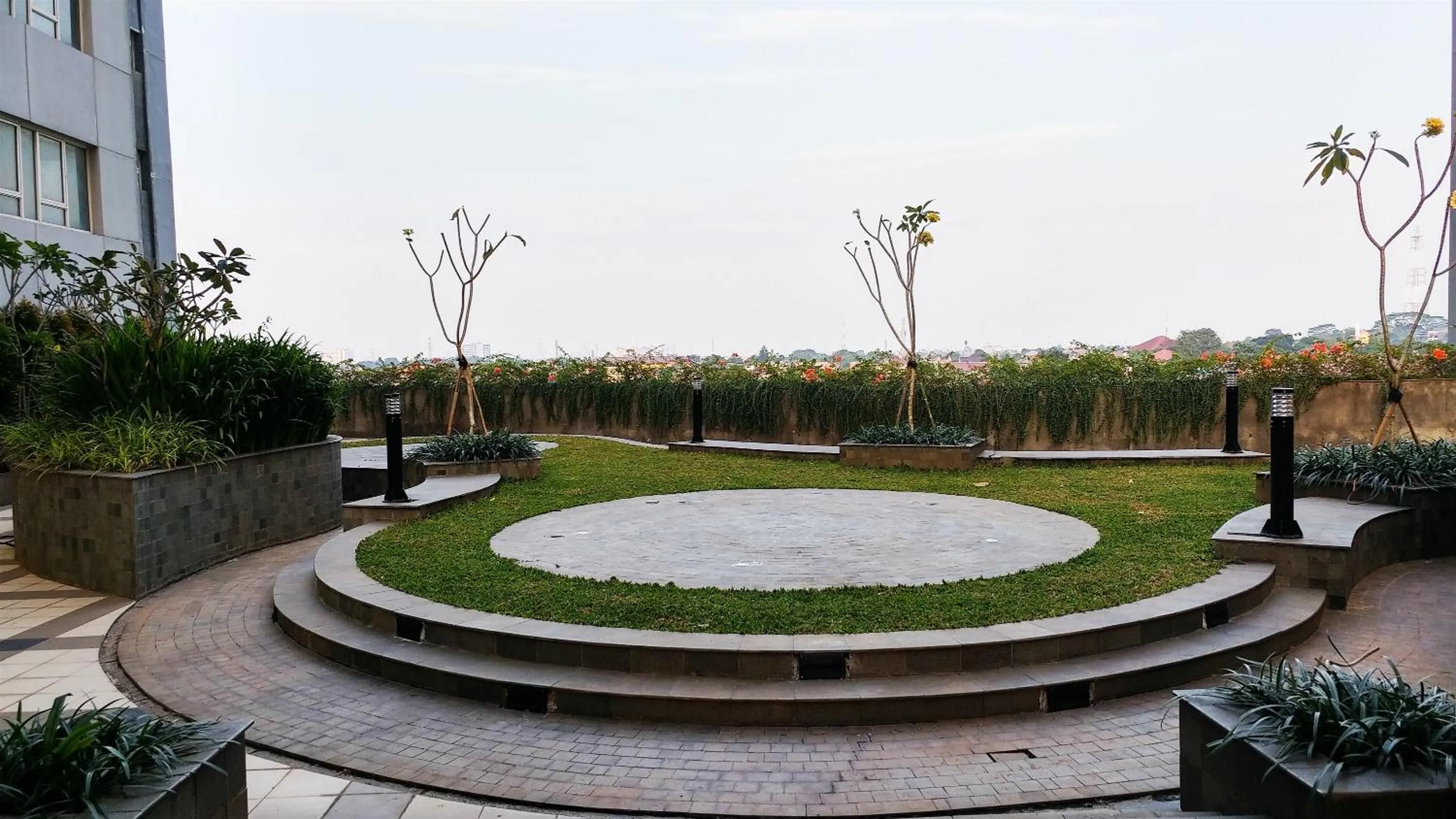 Elegant Studio Apartment at Nifarro Park By Travelio