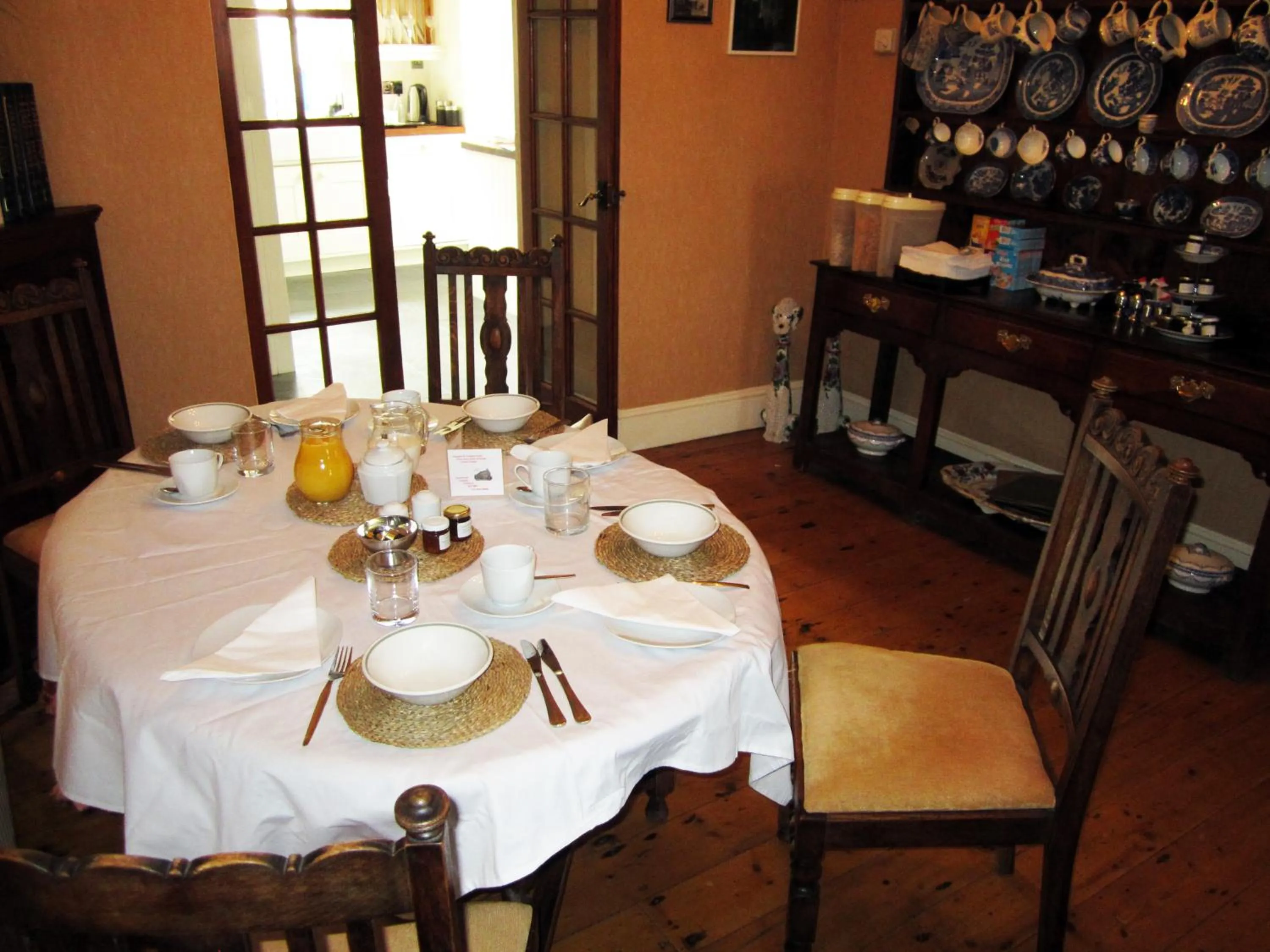 Restaurant/places to eat in Beechwood House