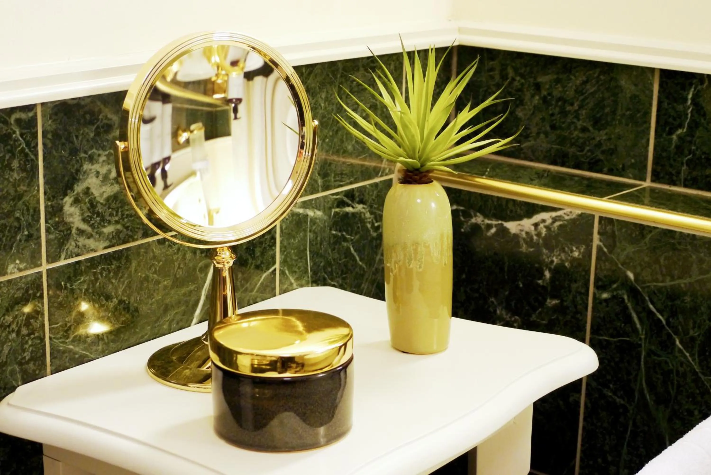 Bathroom in Romantik Hotel Das Lindner