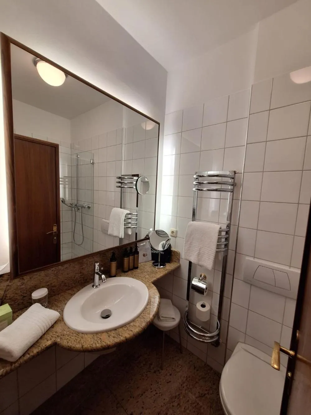 Bathroom in Romantik Hotel Das Lindner