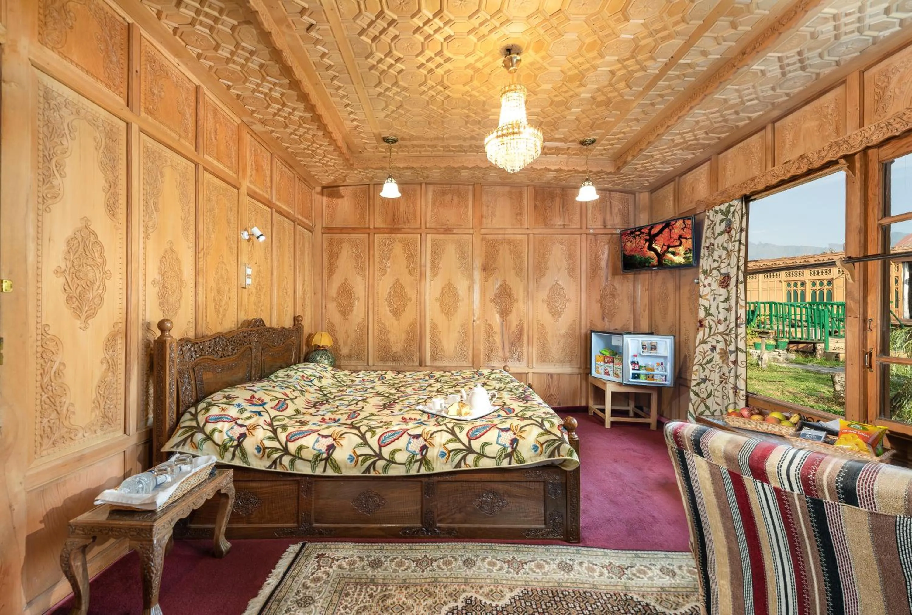 Photo of the whole room, Bed in WelcomHeritage Gurkha Houseboats