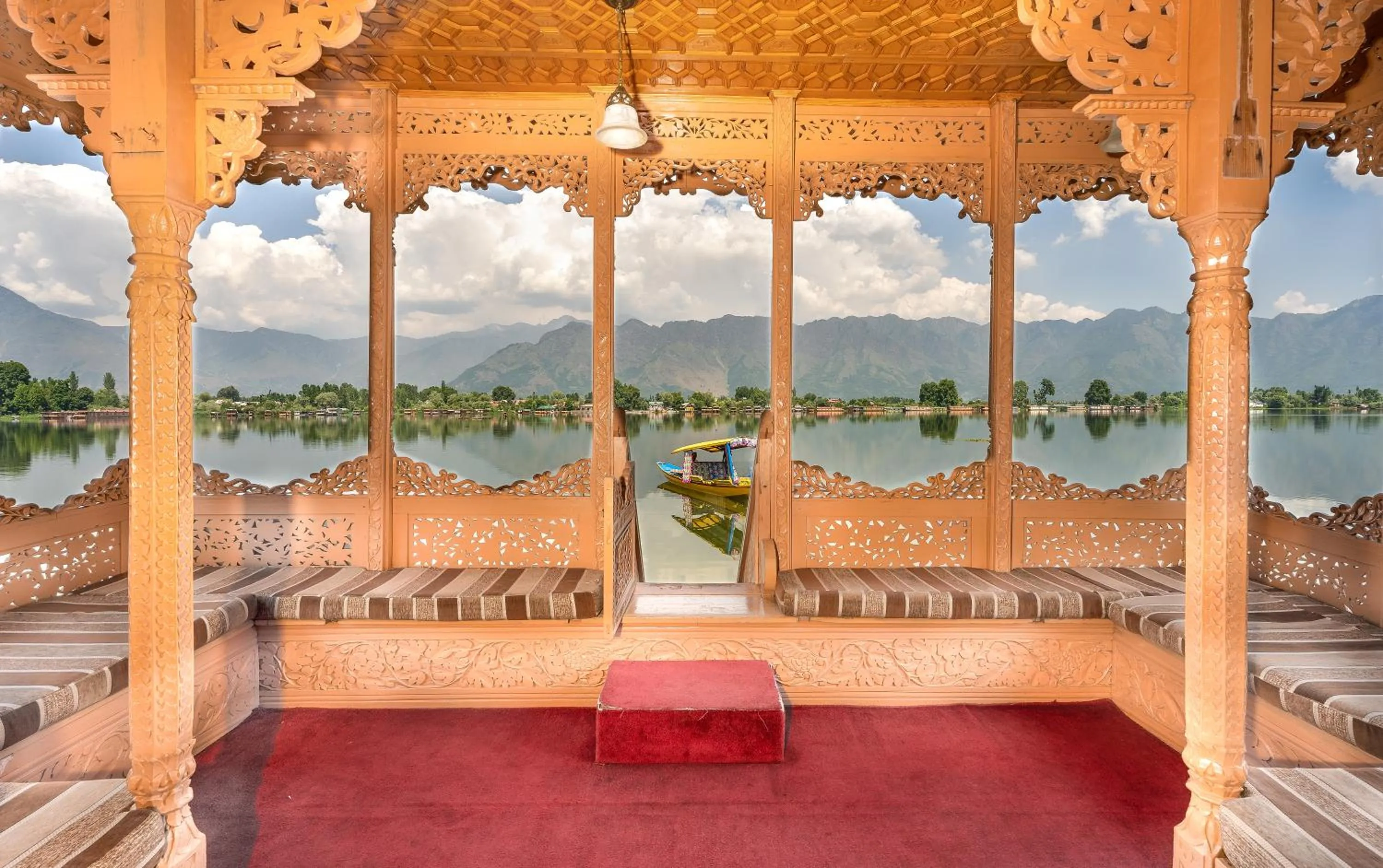 Lobby or reception in WelcomHeritage Gurkha Houseboats