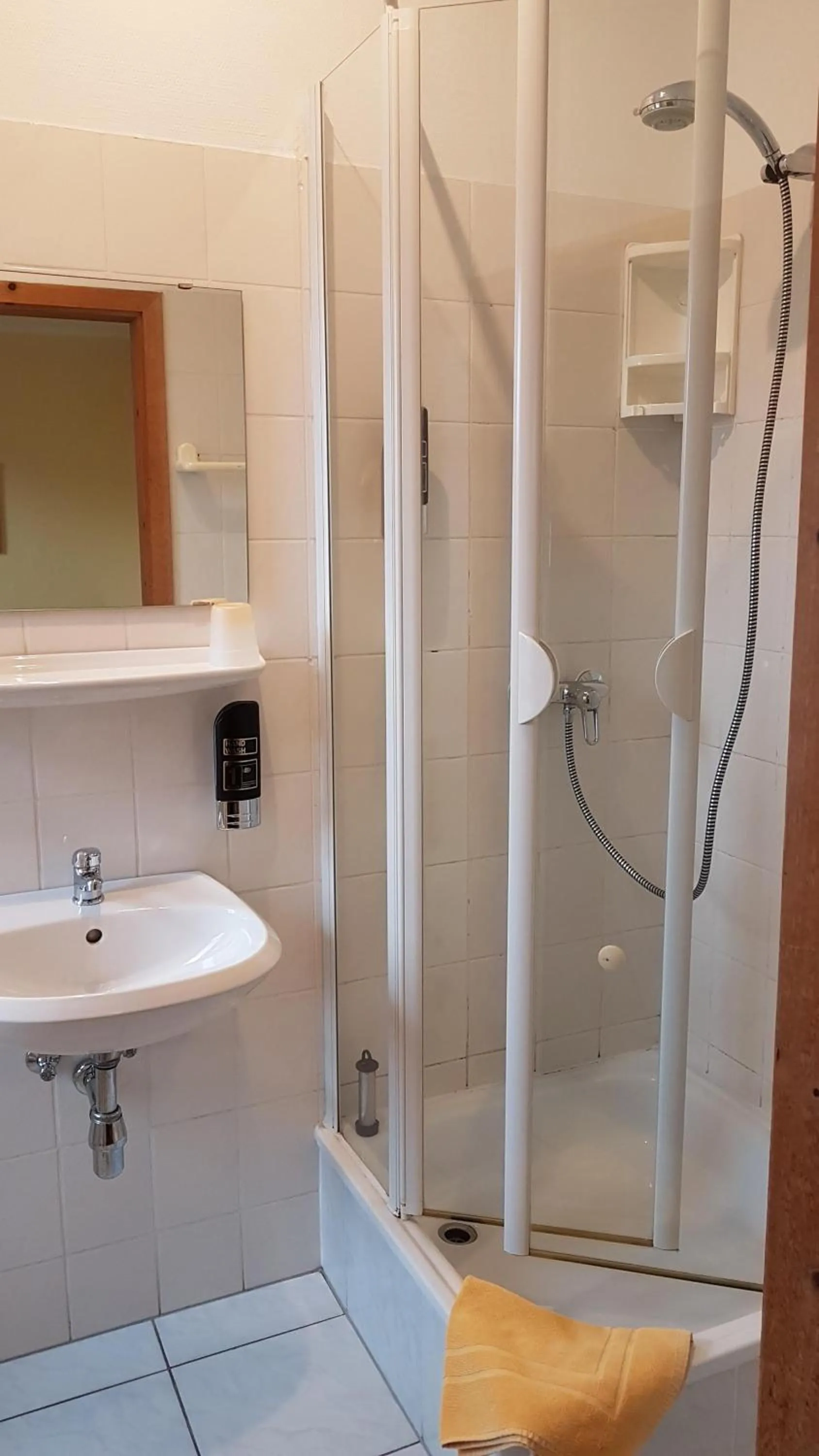 Small Twin Room in Pension & Gasthaus Nostalgie