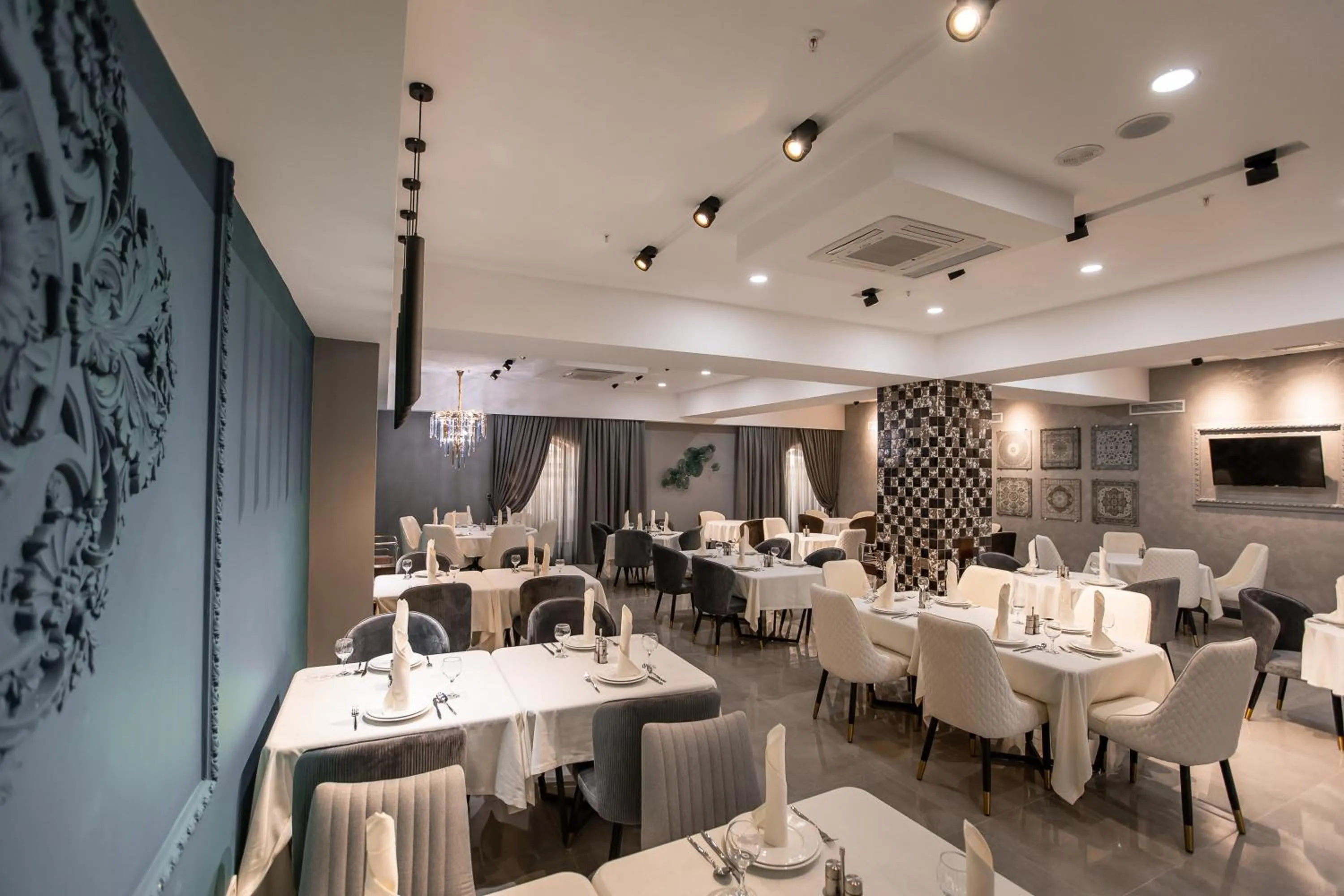 Restaurant/places to eat in Krokus Plaza