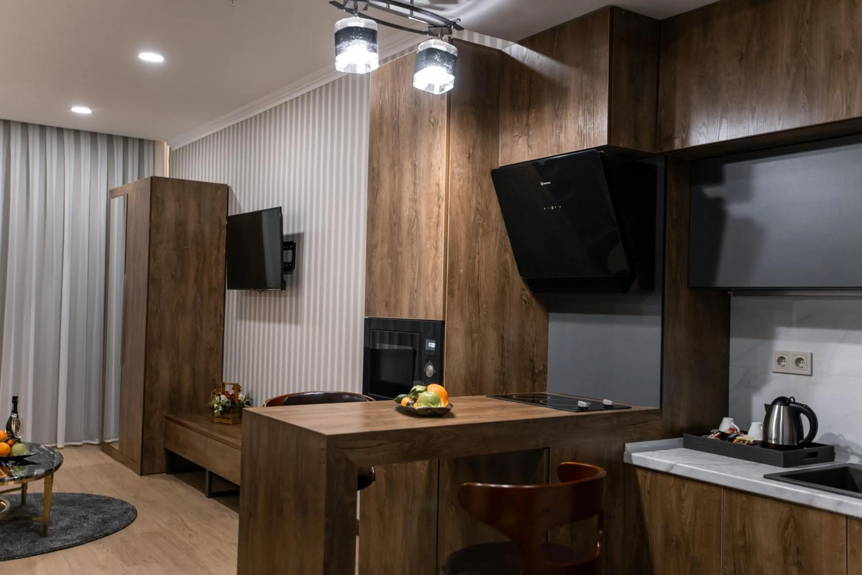 Communal lounge/ TV room in Krokus Plaza