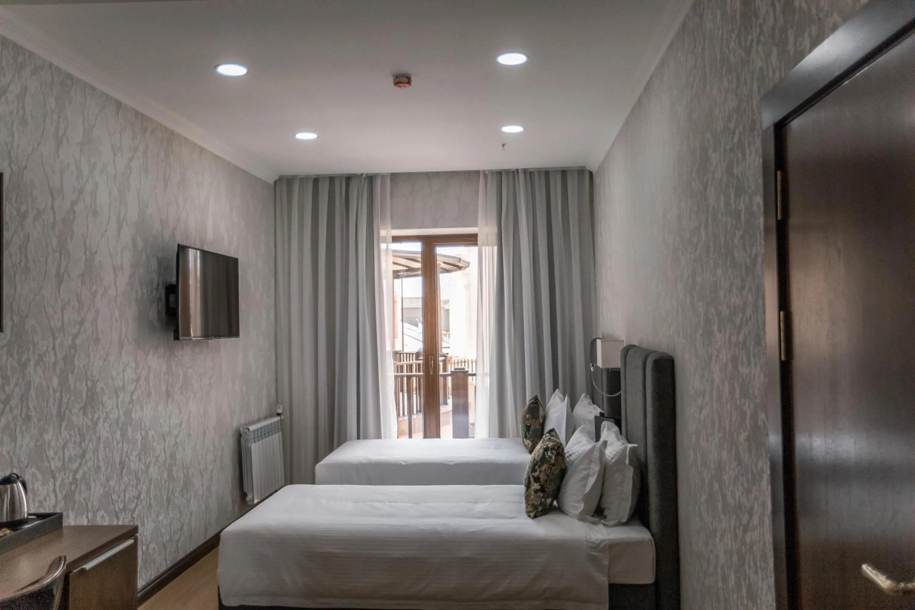 Photo of the whole room, Bed in Krokus Plaza