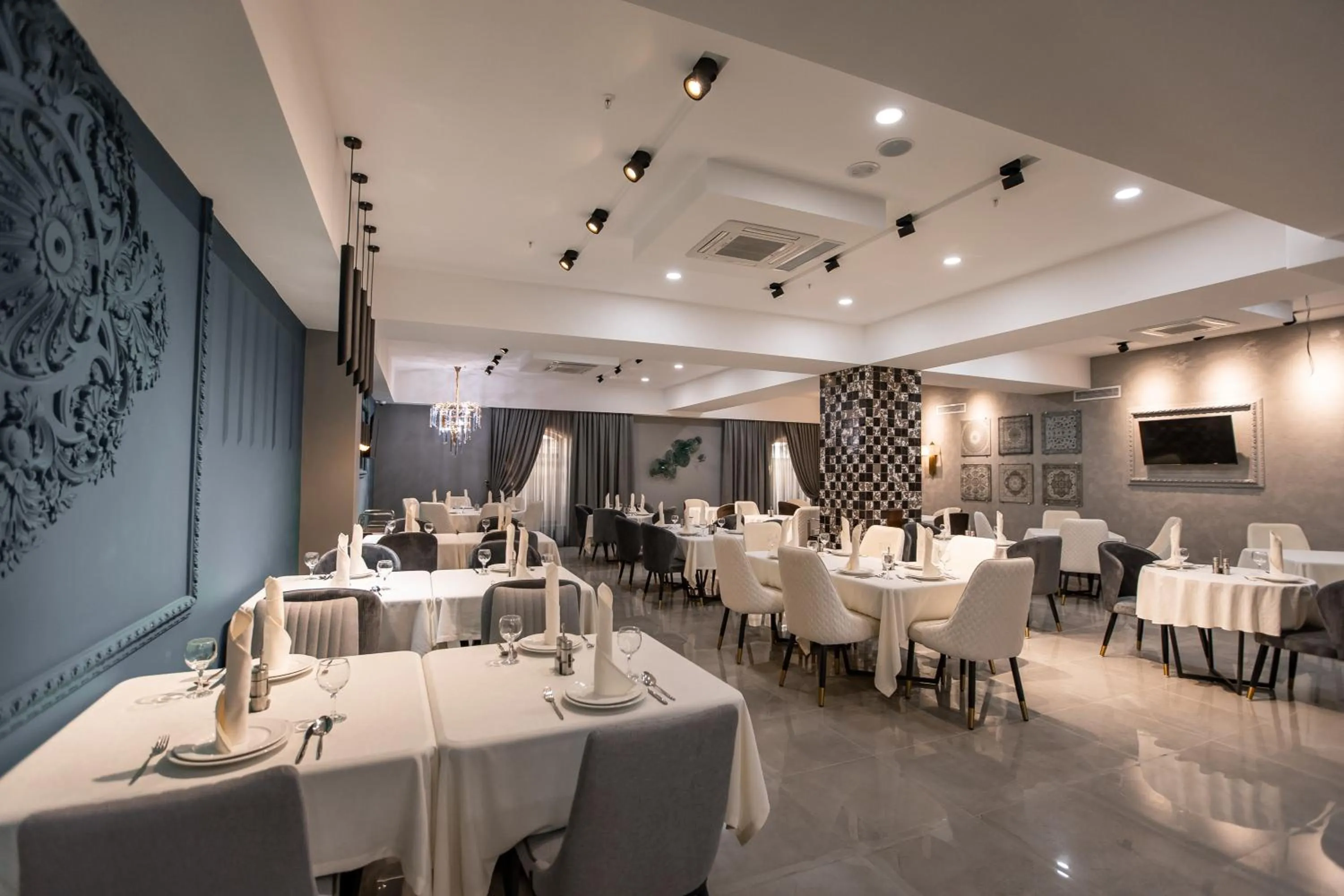 Restaurant/places to eat in Krokus Plaza