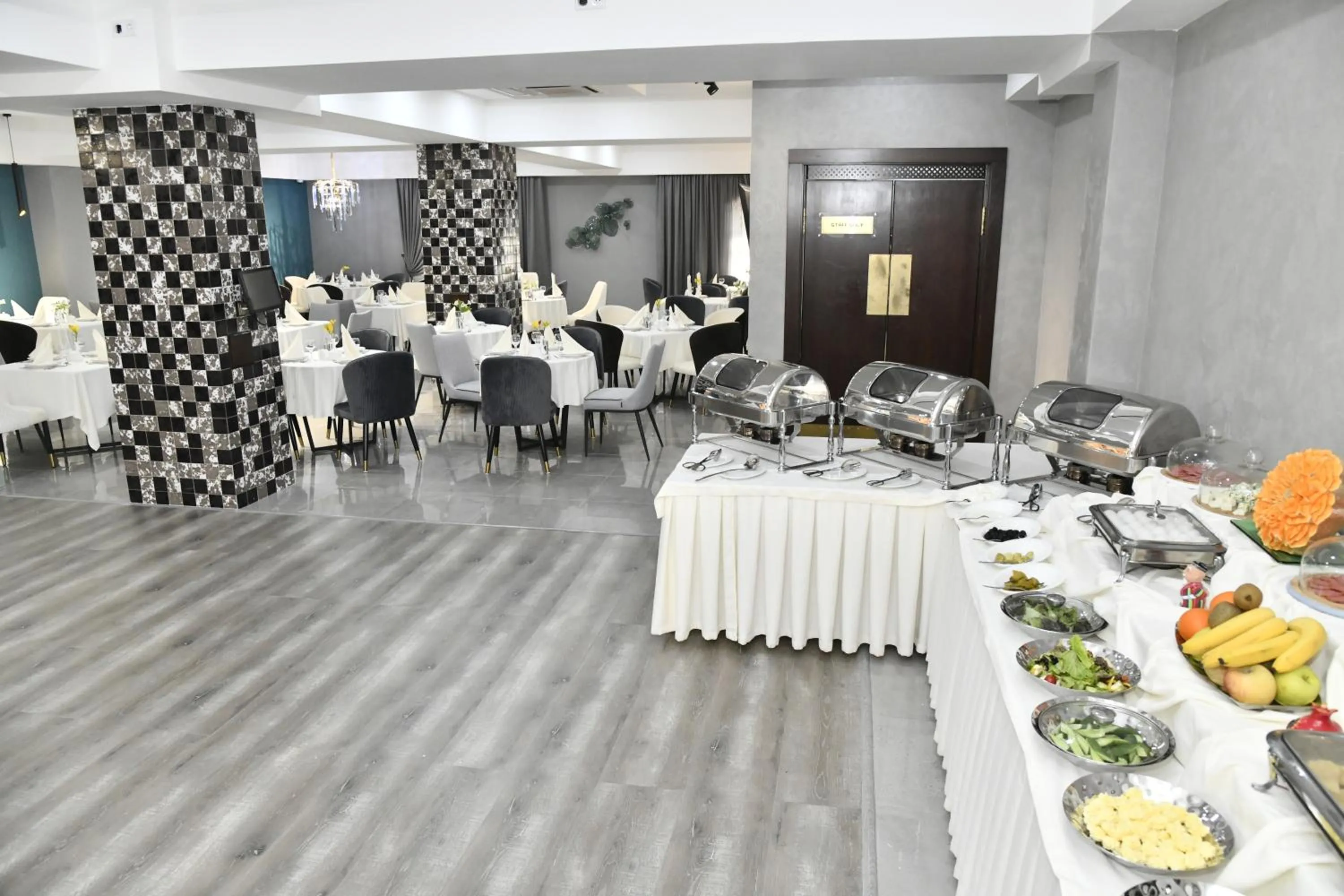 Restaurant/places to eat in Krokus Plaza