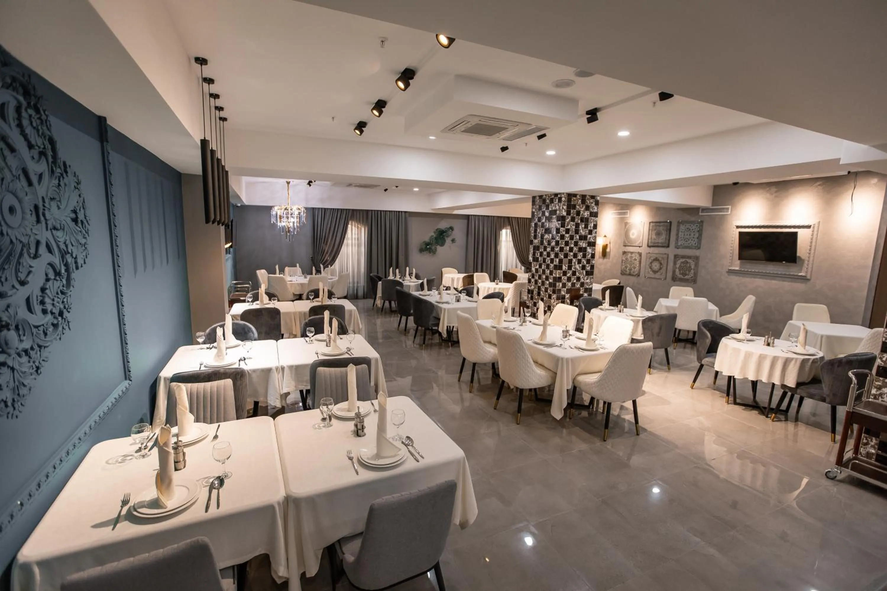 Restaurant/places to eat in Krokus Plaza