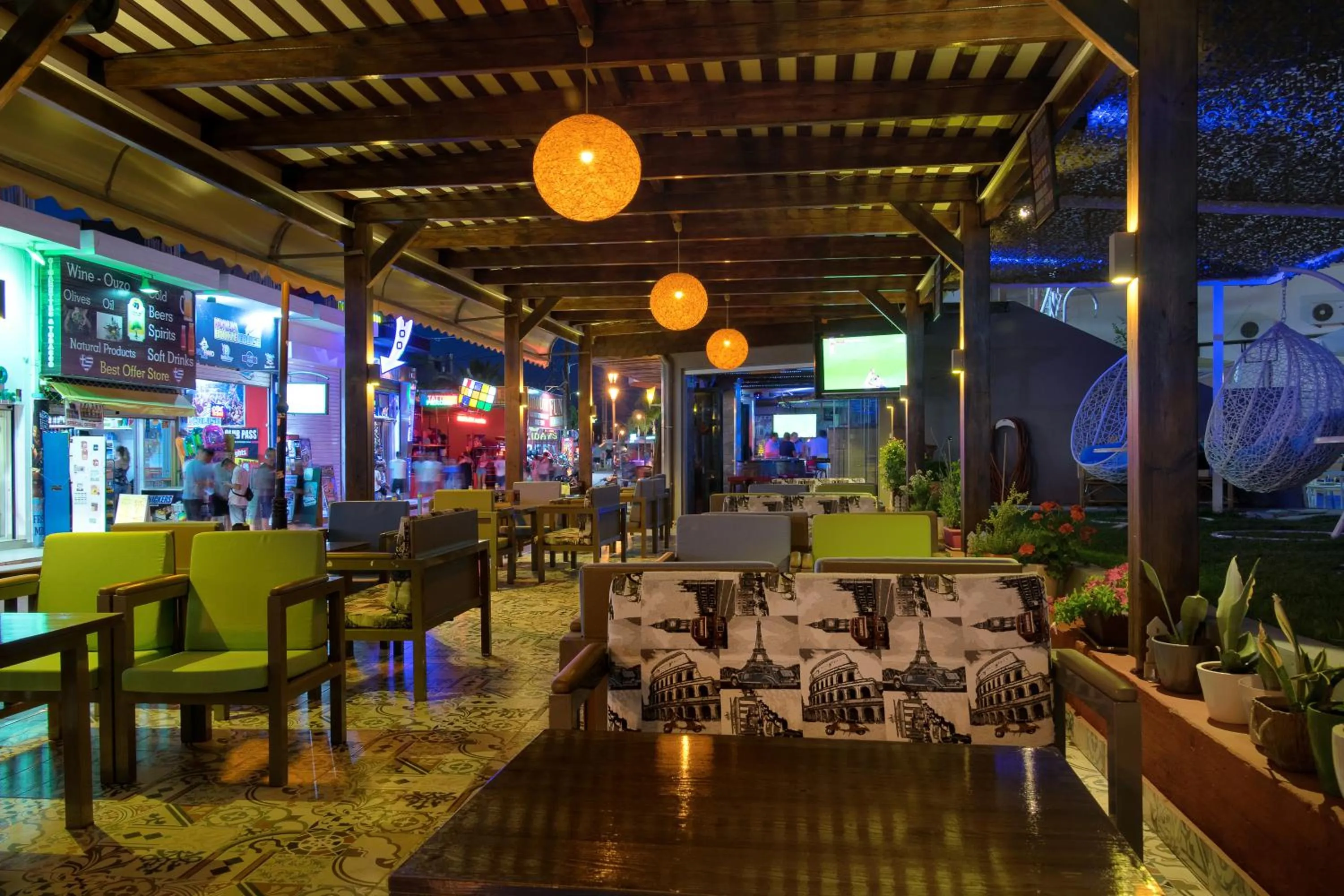 Lounge or bar in Ilios 1 Central