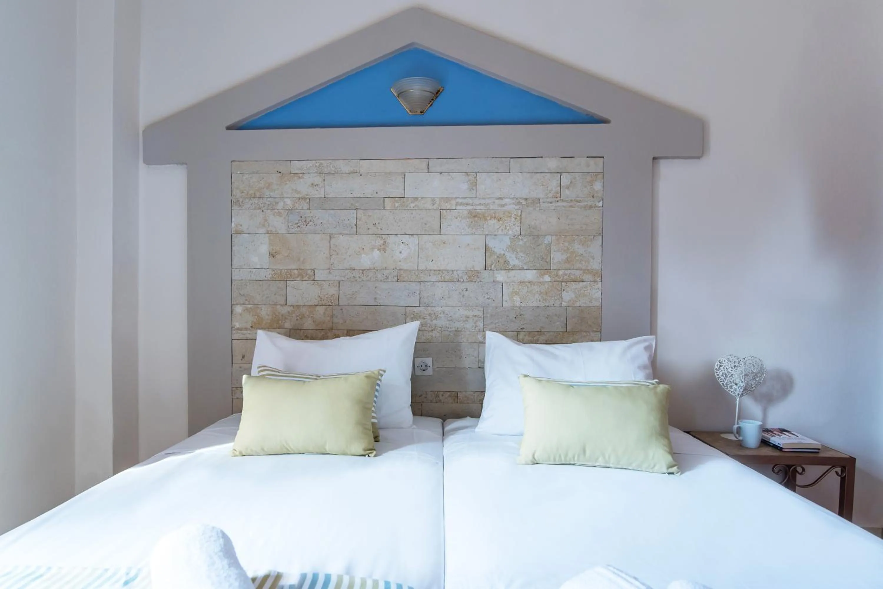 Bed in Ilios 1 Central