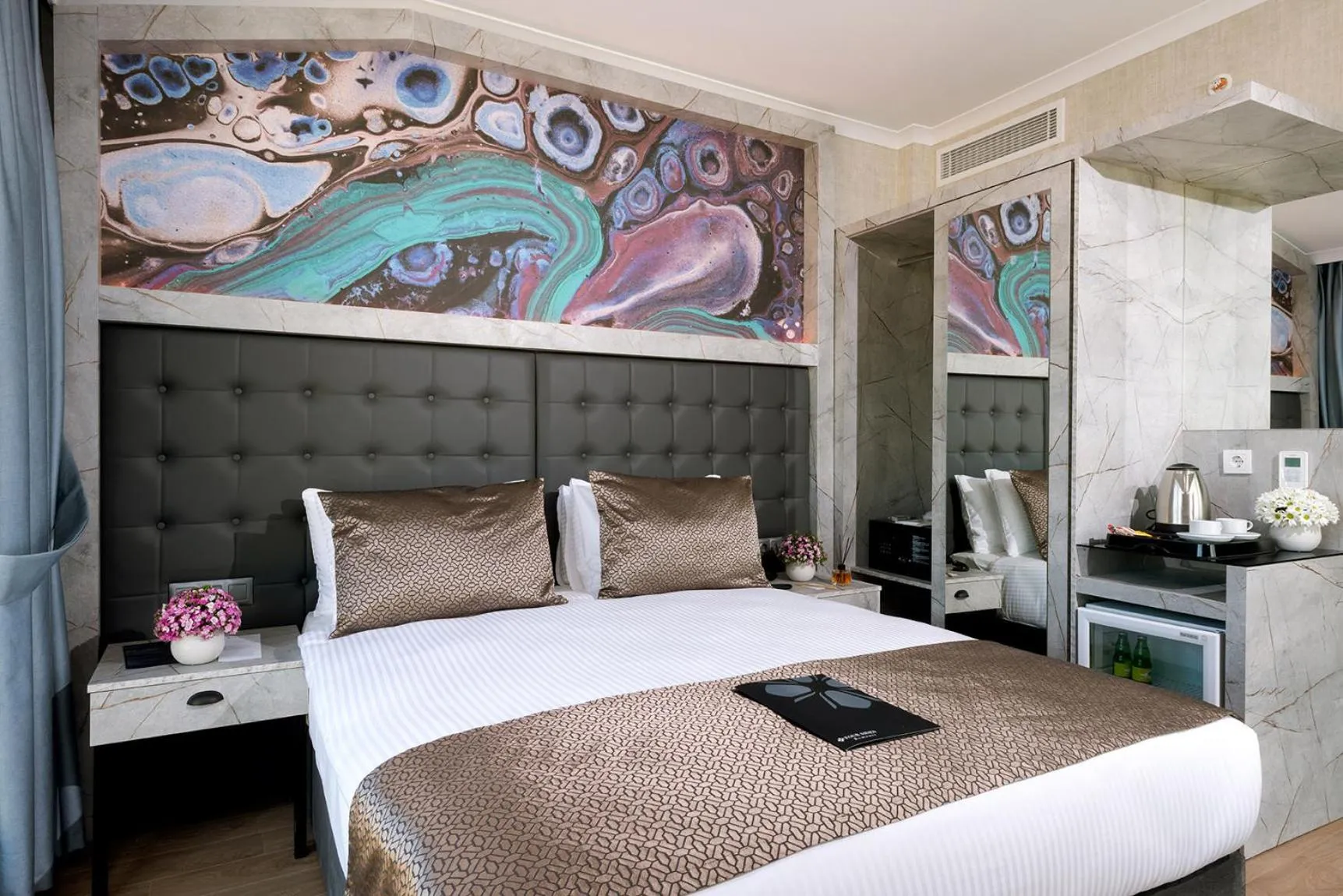 Bed in Four Sides Sisli