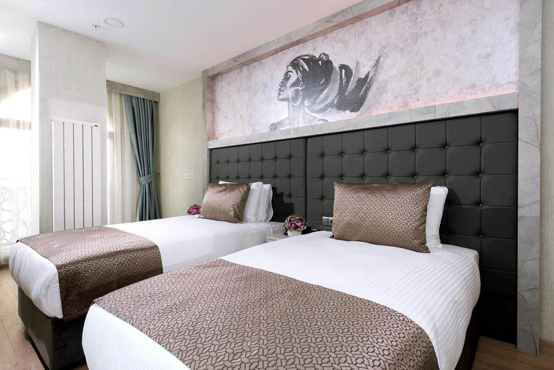 Bed in Four Sides Sisli