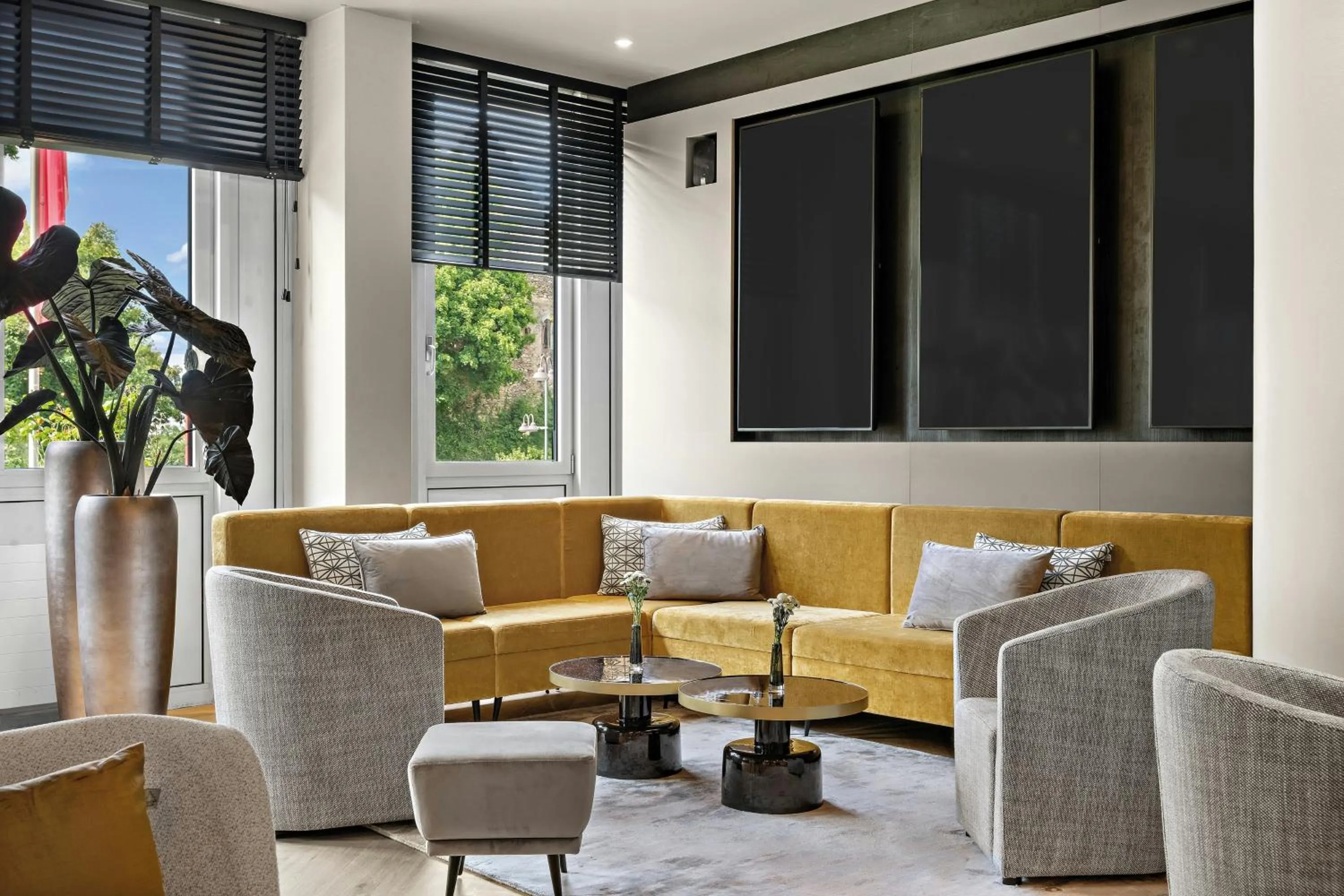 Lobby or reception in Leonardo Hotel Mainz