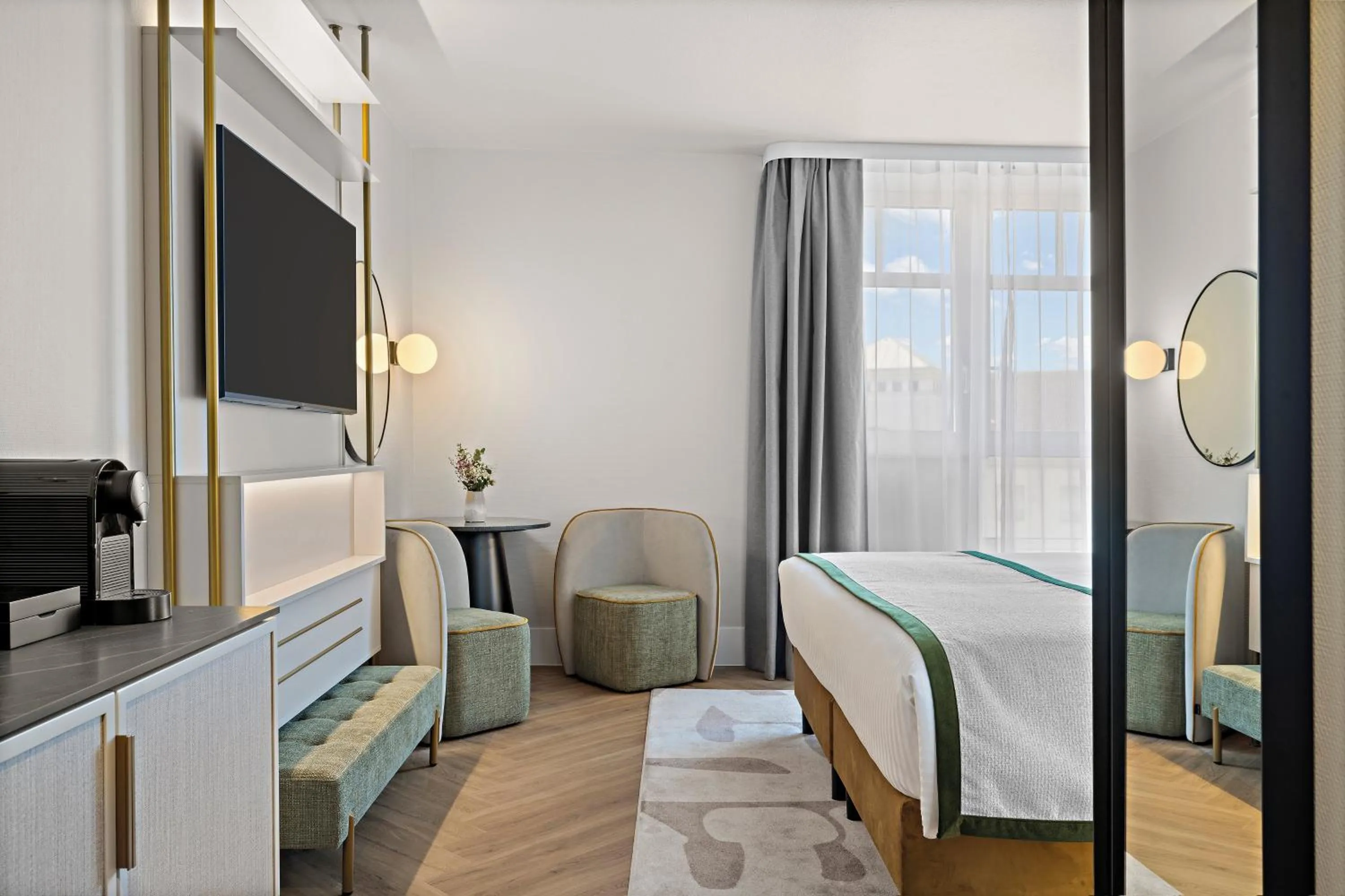 Photo of the whole room, Bed in Leonardo Hotel Mainz